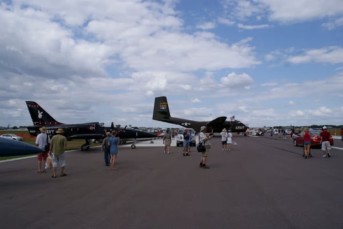 Unidentified — Twin-engine aircraft