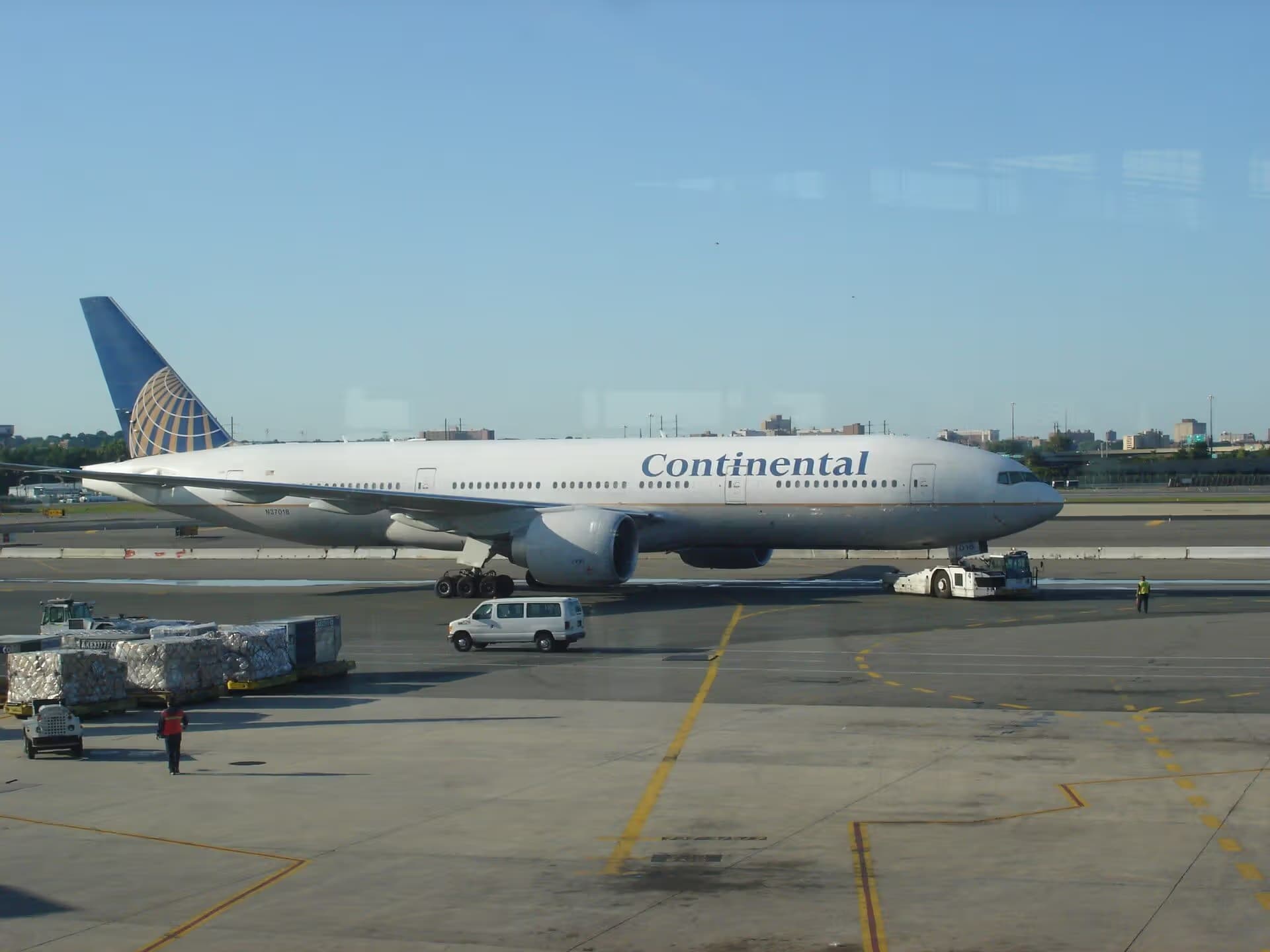 N37018 — Twin-engine aircraft