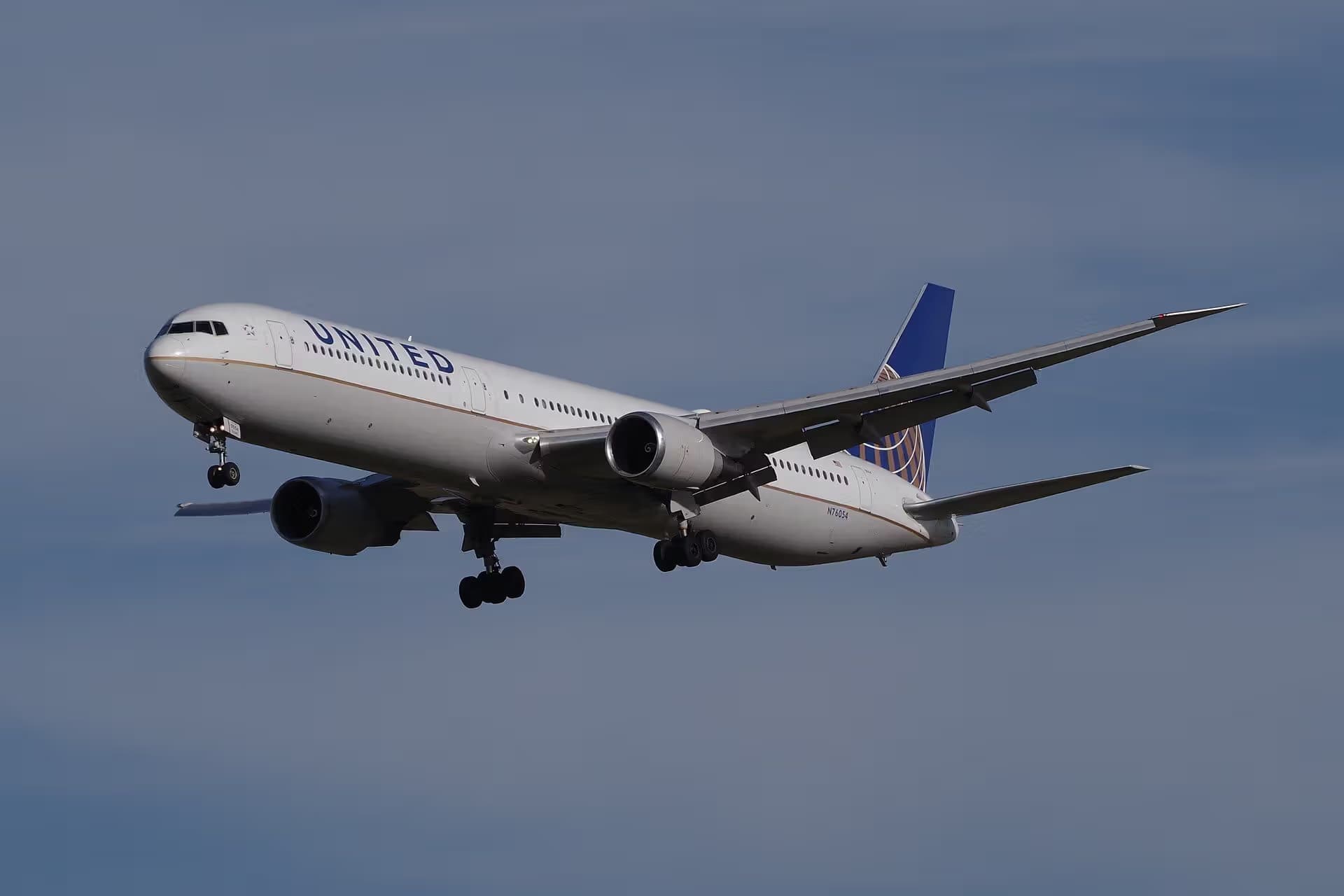 N76054 — Boeing