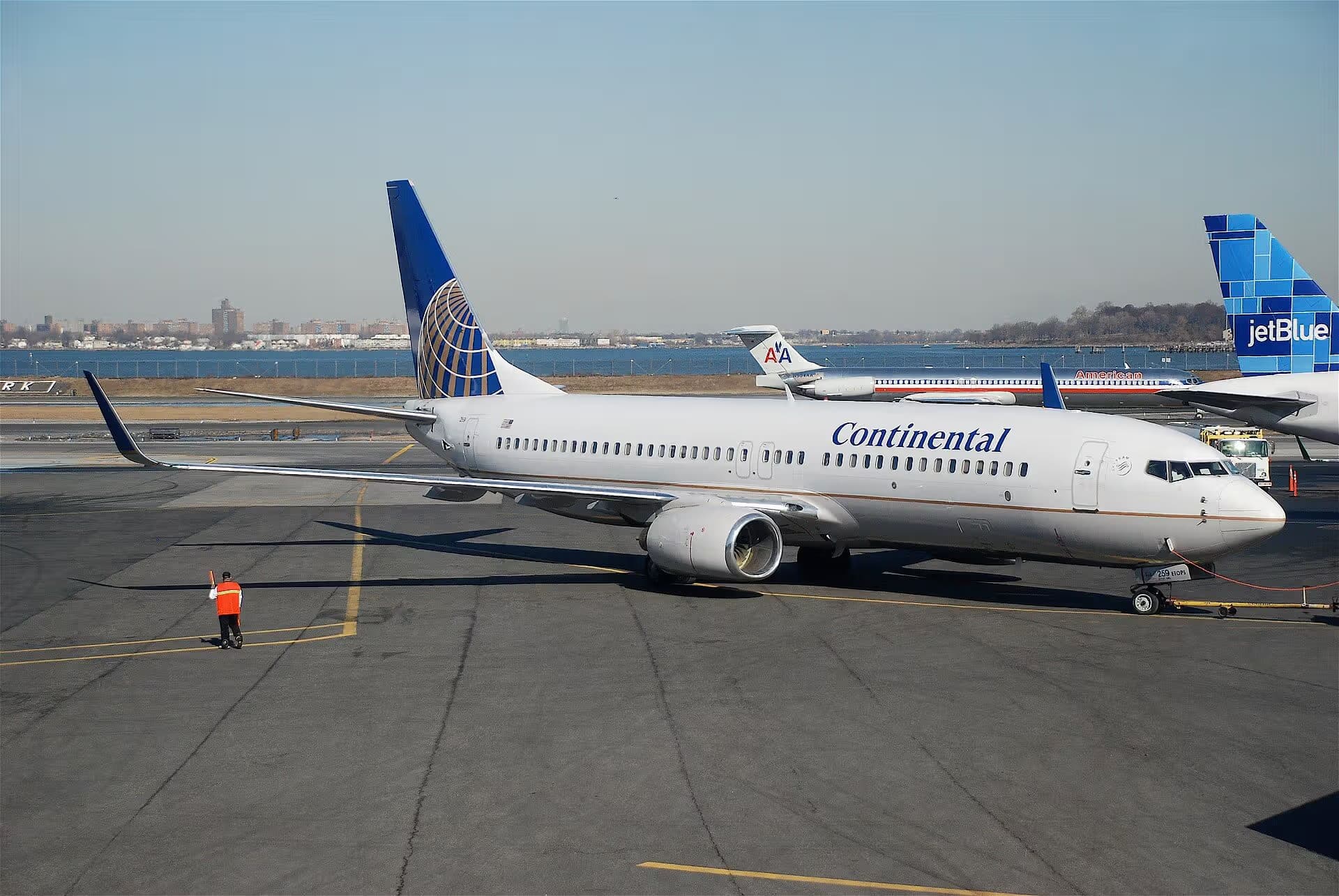N73259 — Twin-engine aircraft