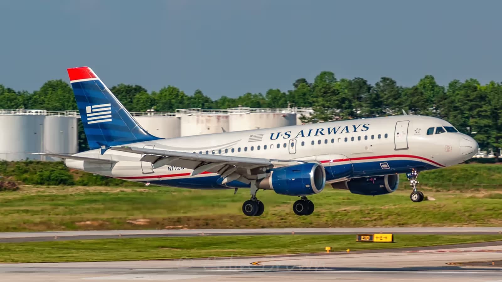 N711UW — Airbus