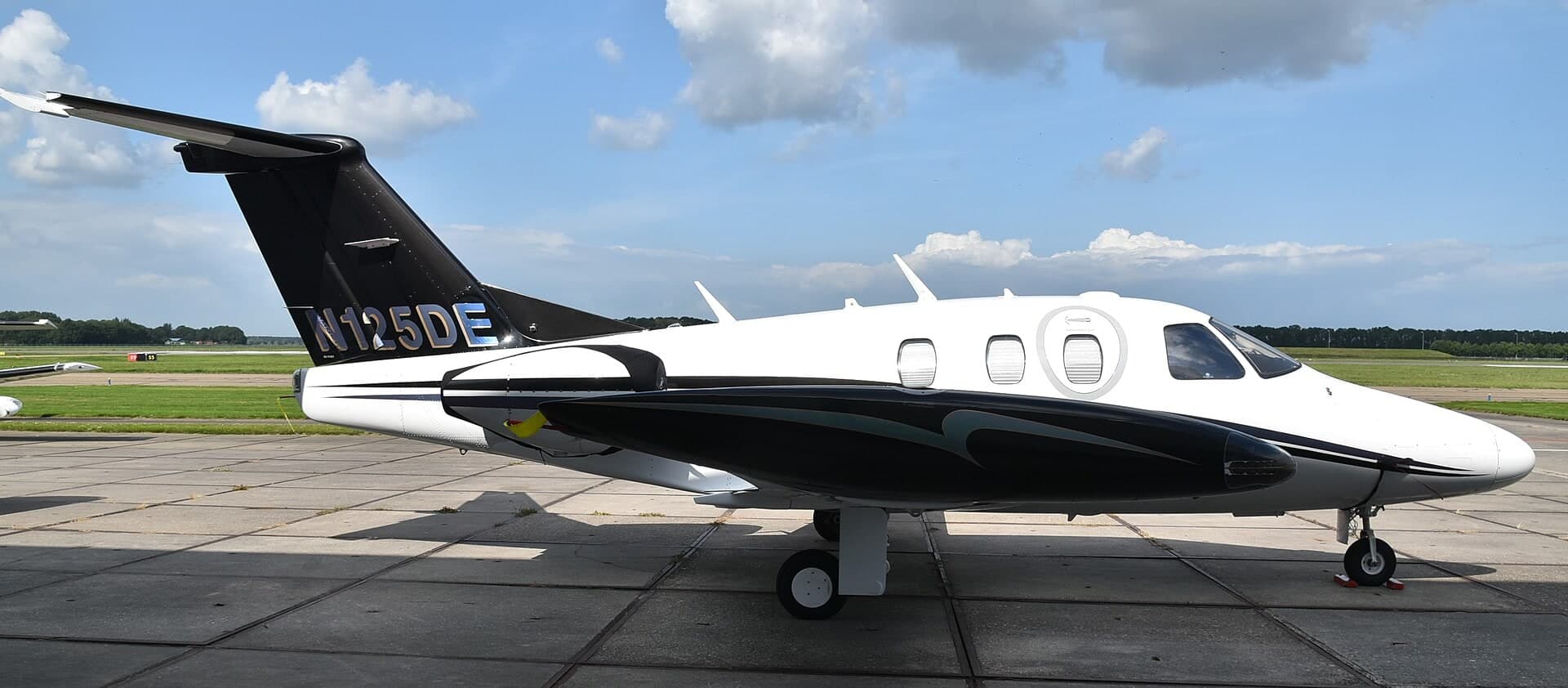 N125DE — Business jet