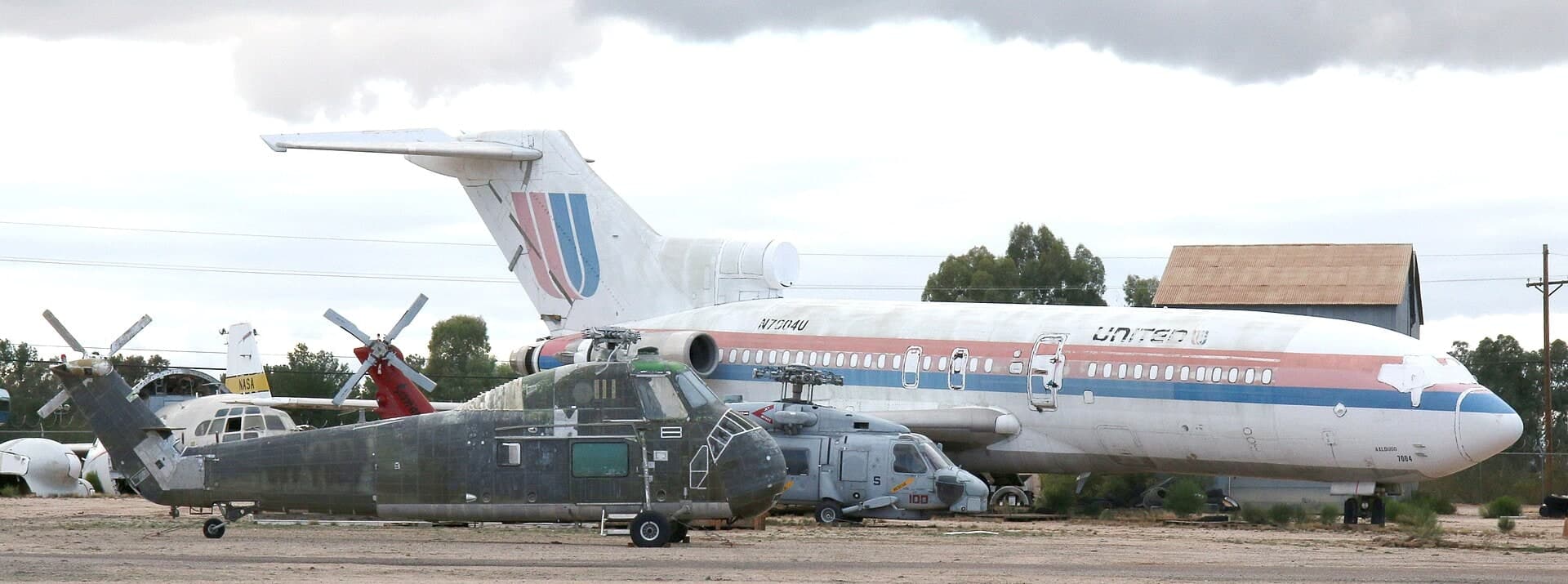 N7004U — Helicopter