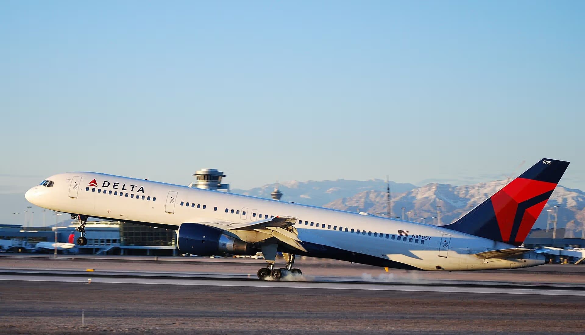 N6705Y — Twin-engine aircraft
