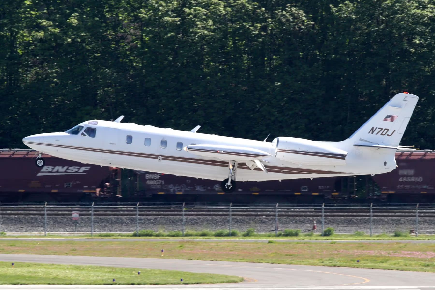 N7DJ — Business jet