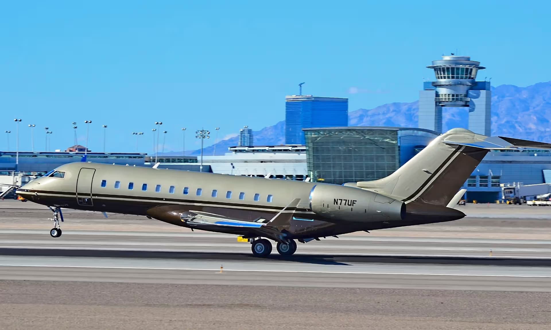N77UF — Business jet