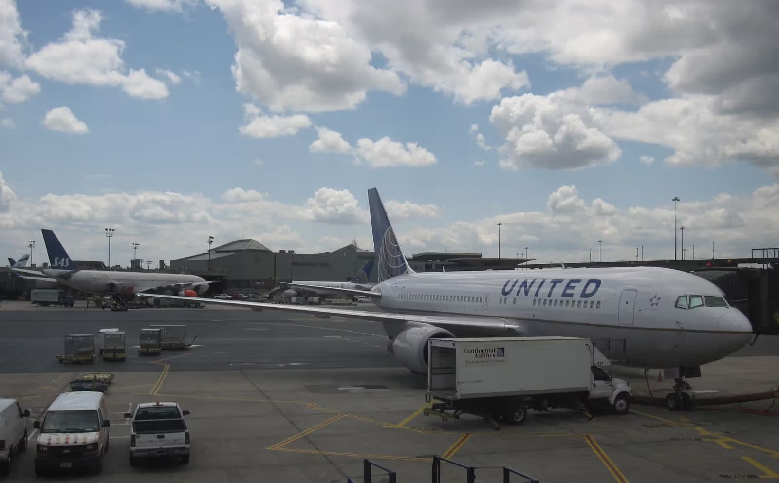 N68160 — Twin-engine aircraft