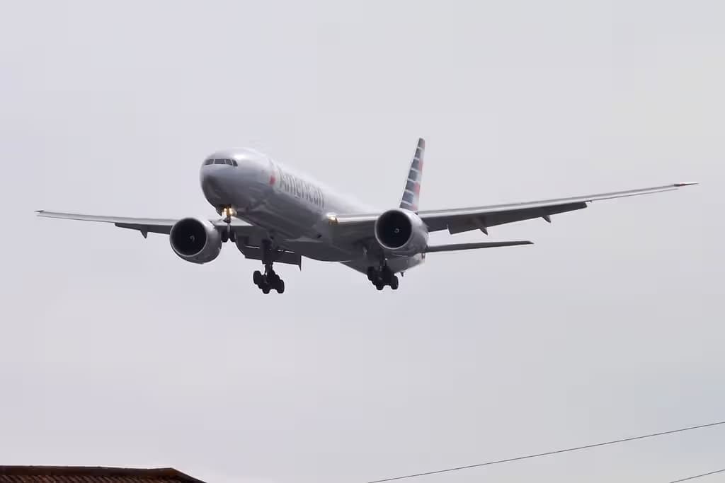 N717AN — Twin-engine aircraft