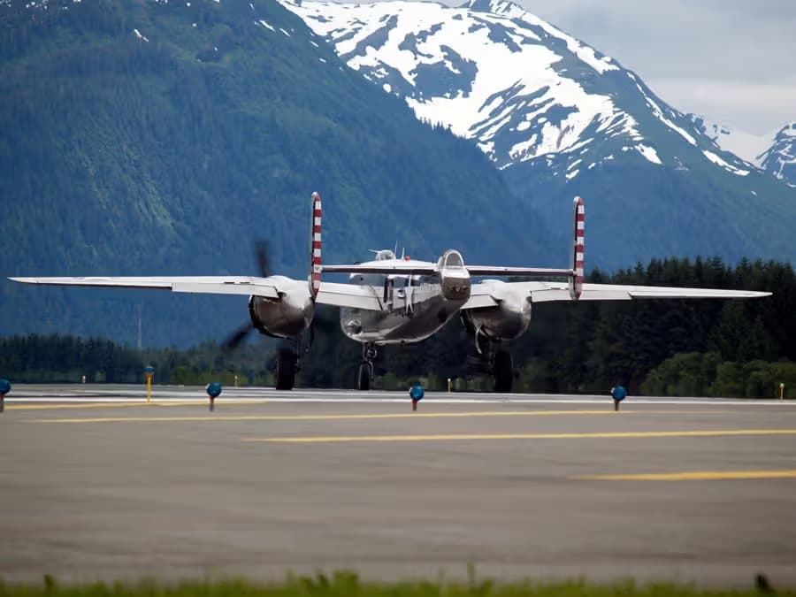 Unidentified — Twin-engine aircraft