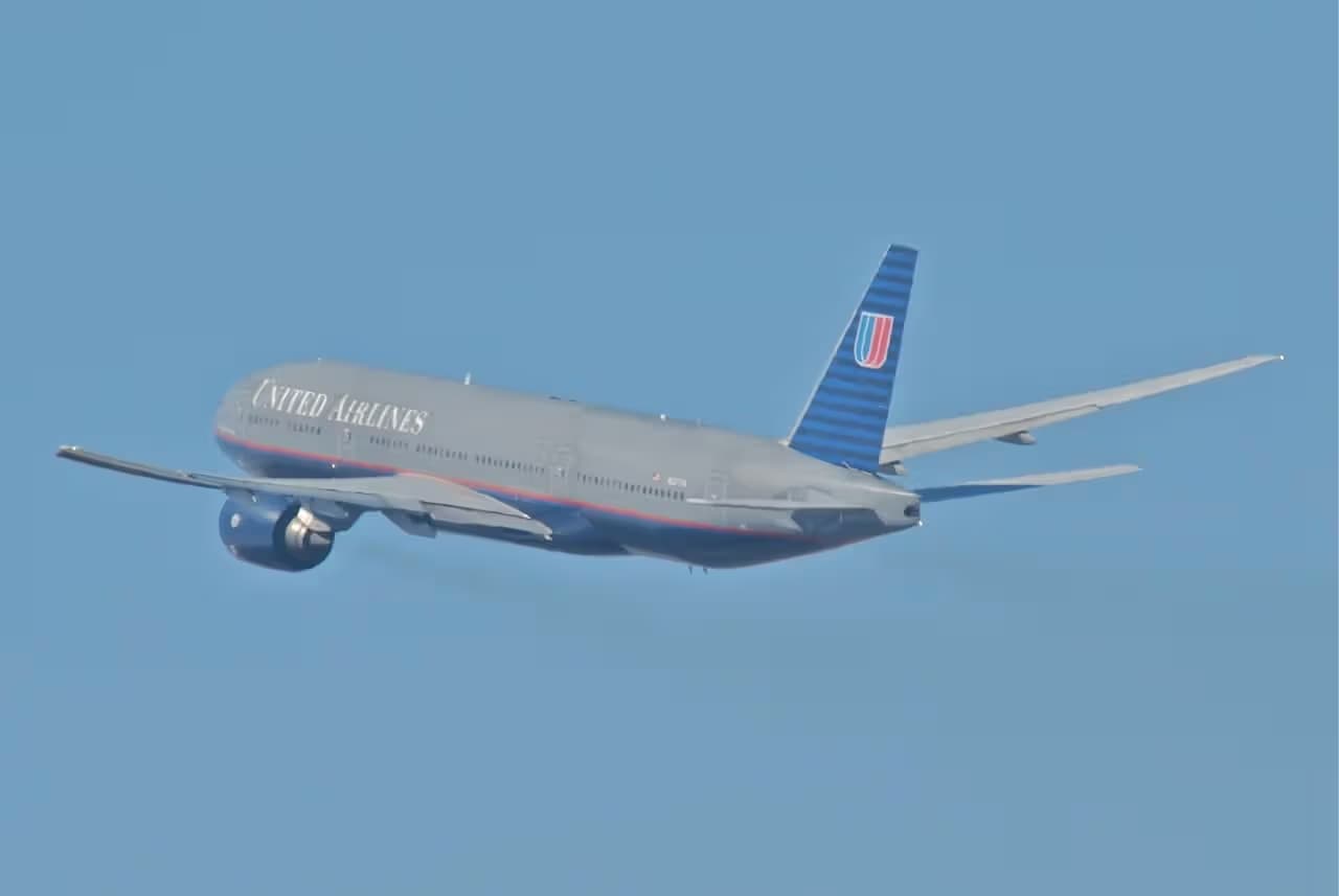 N227UA — Twin-engine aircraft