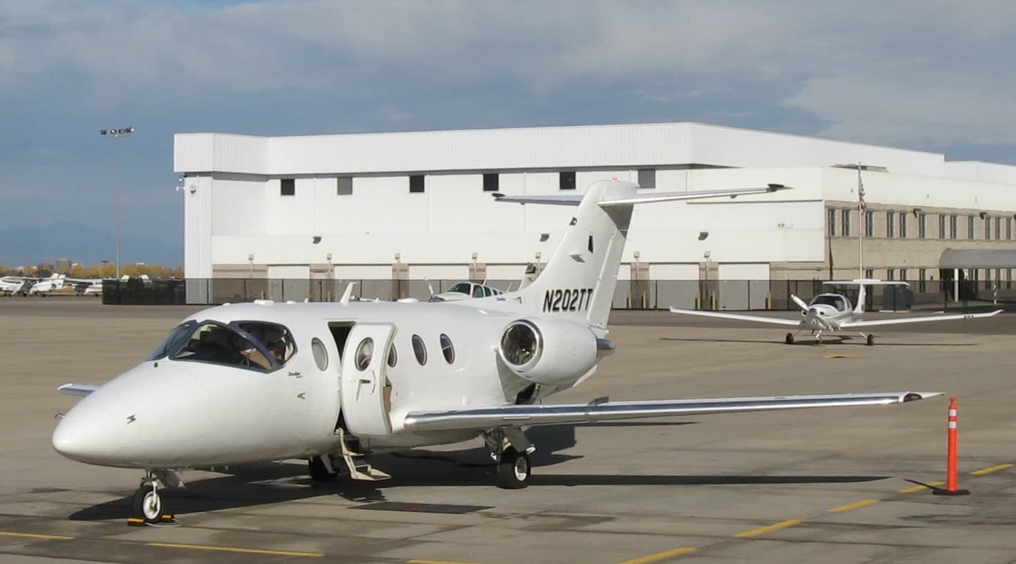 N202TT — Twin-engine aircraft