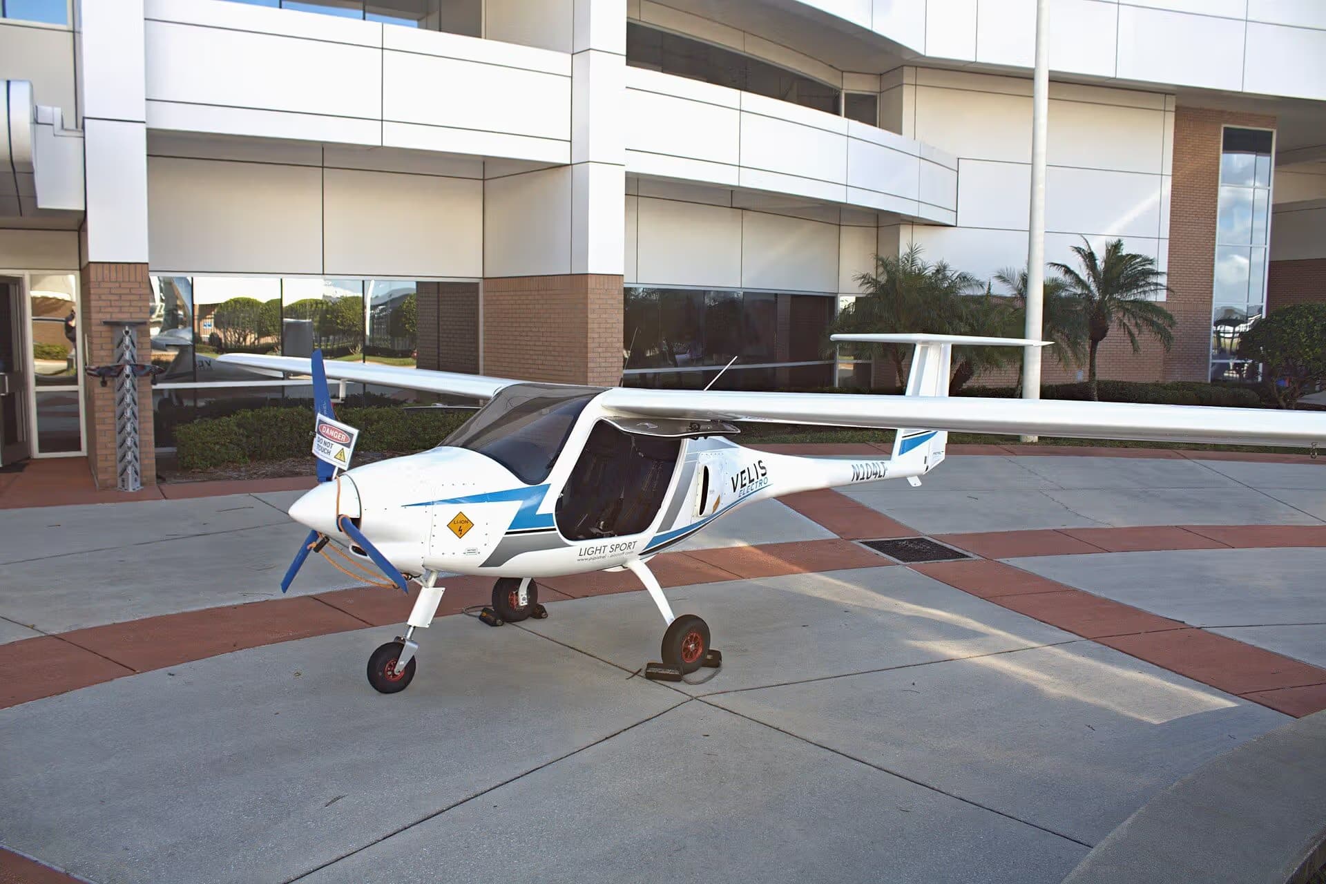N104LF — Aircraft