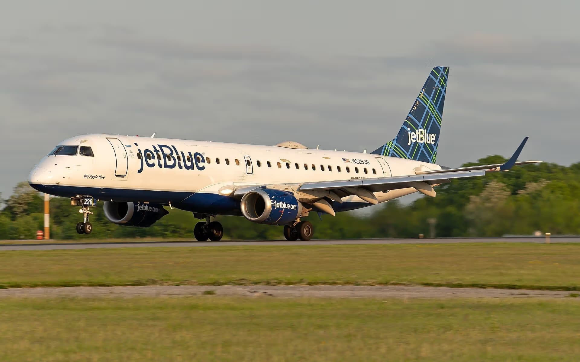 N228JB — Embraer