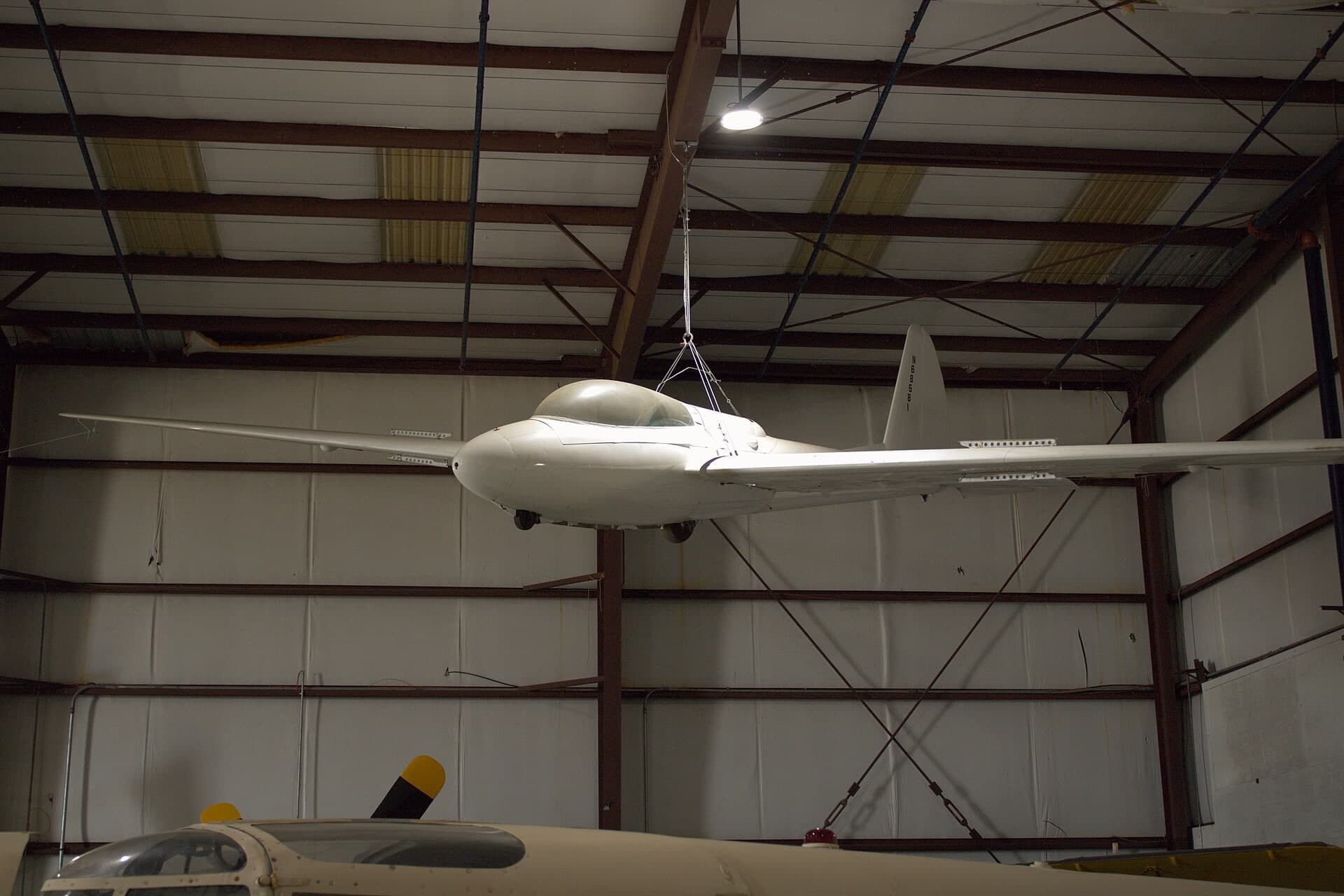 N68581 — Glider