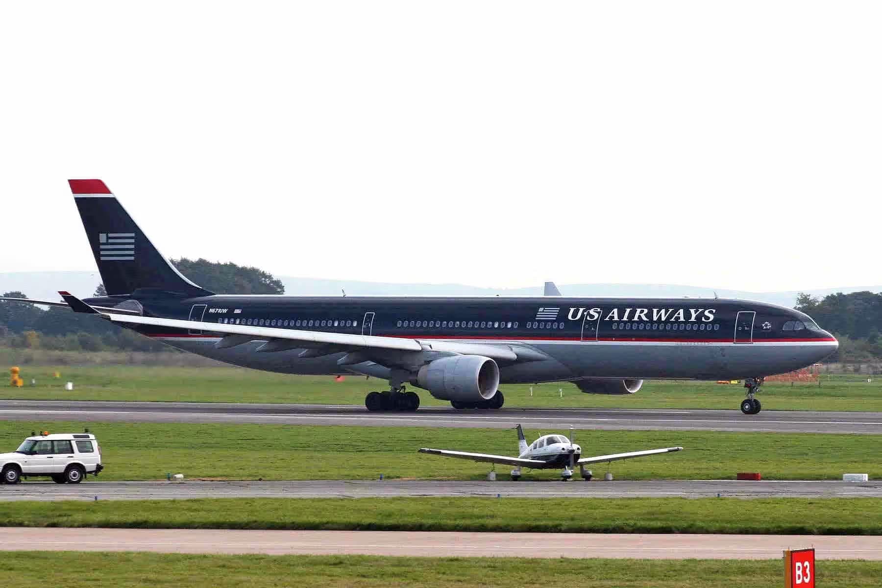 N671UW — Twin-engine aircraft