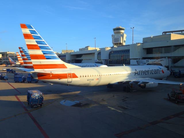 N931AN — 2000 Boeing 737-823