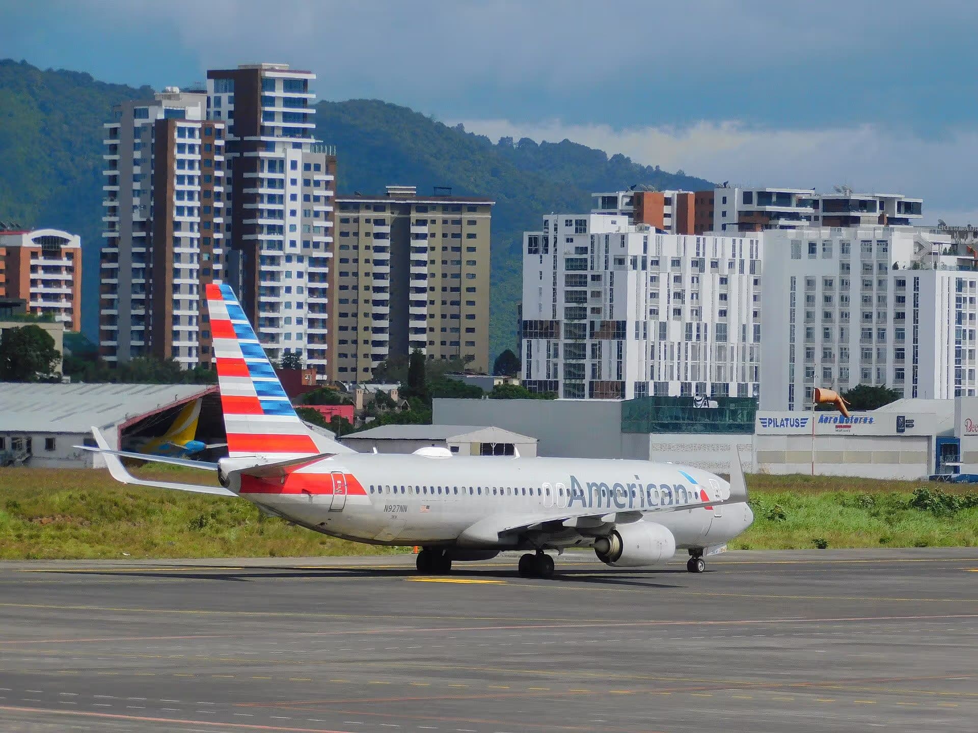 N927NN — Boeing at Miami International Airport