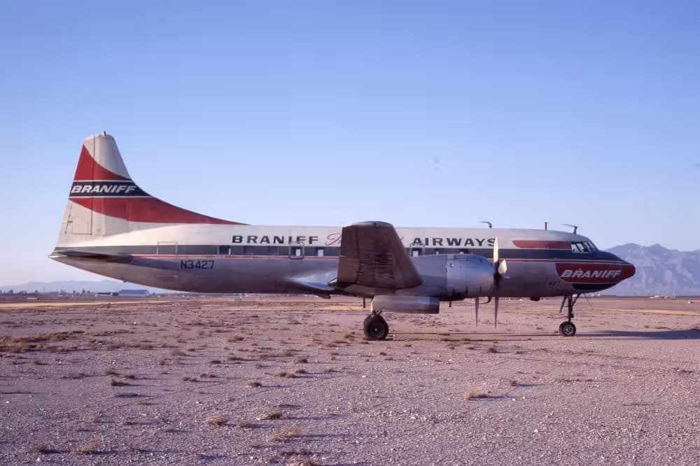 N3427 — Twin-engine aircraft