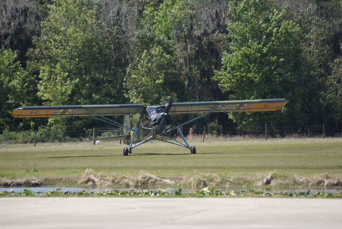 Unidentified — Single-engine aircraft