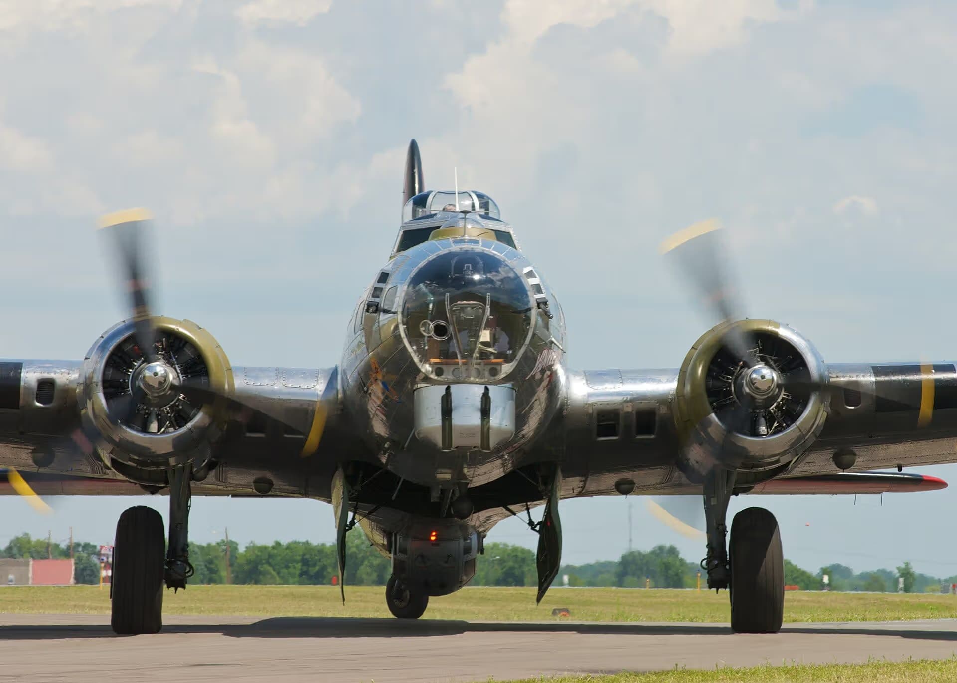Unidentified — Twin-engine aircraft