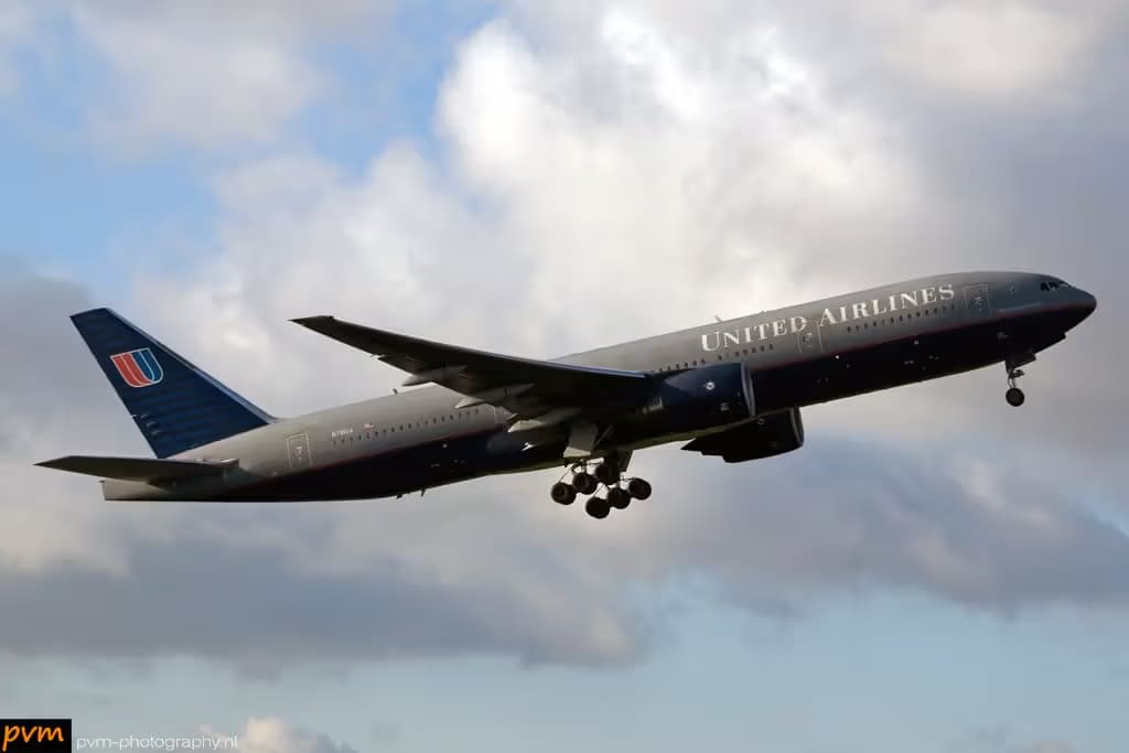 N781UA — Boeing