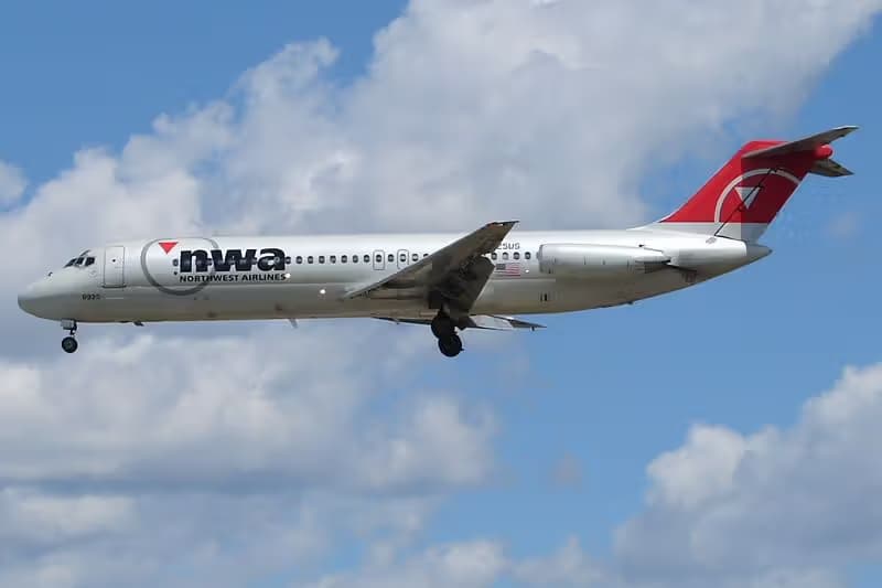 N985US — Douglas