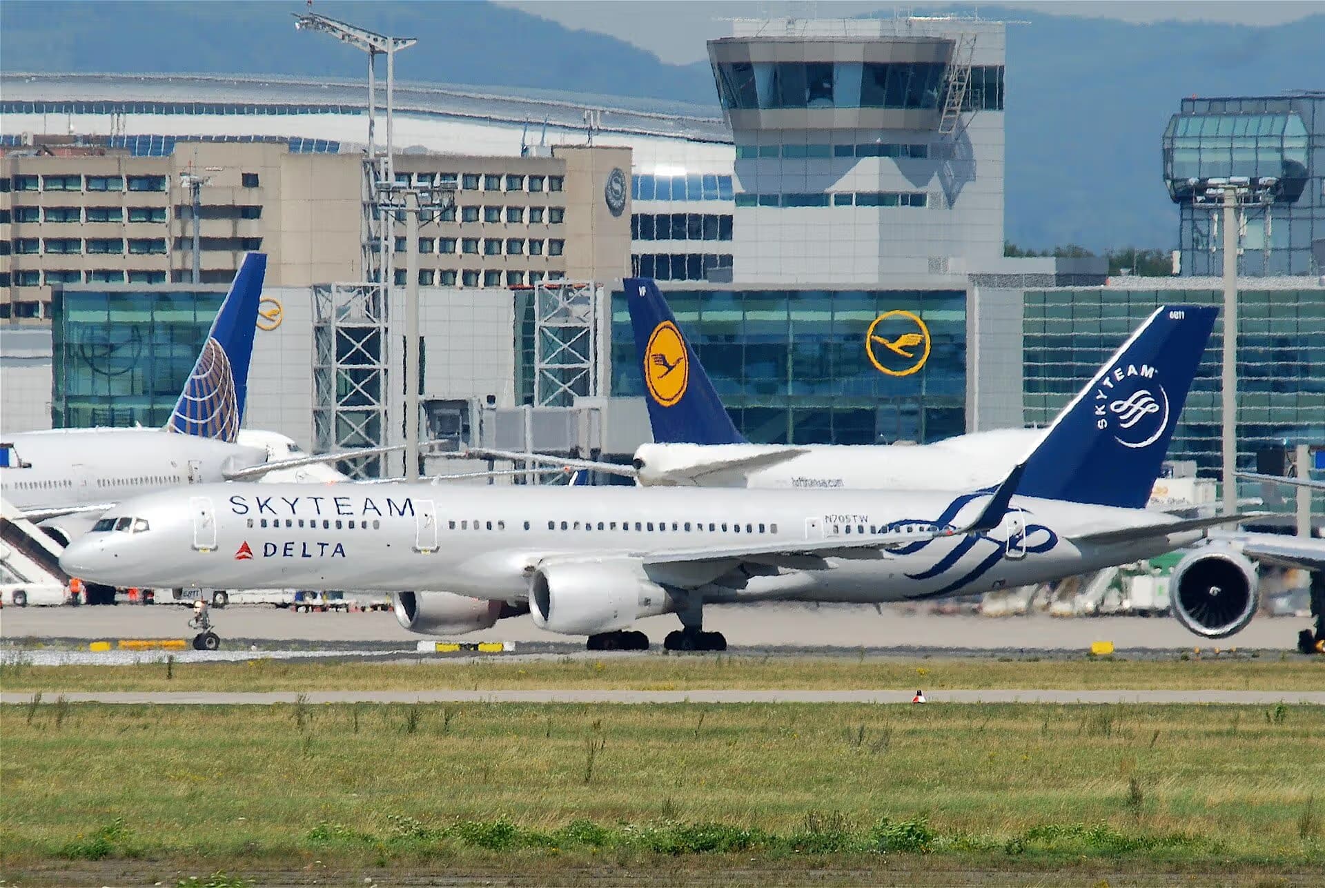 N705TW — Twin-engine aircraft