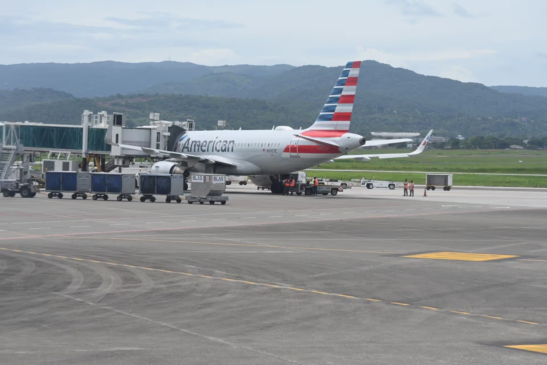 N5007E — Twin-engine aircraft at Tocumen International Airport