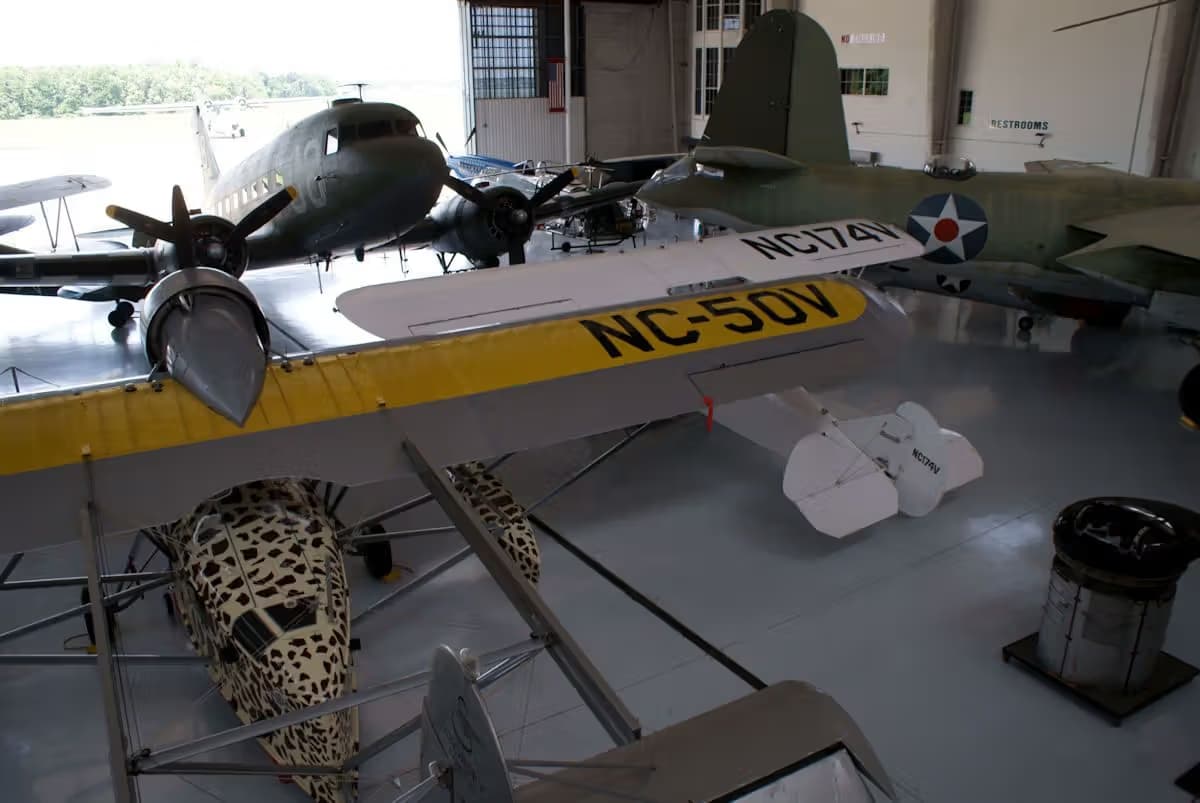 Unidentified — Twin-engine aircraft