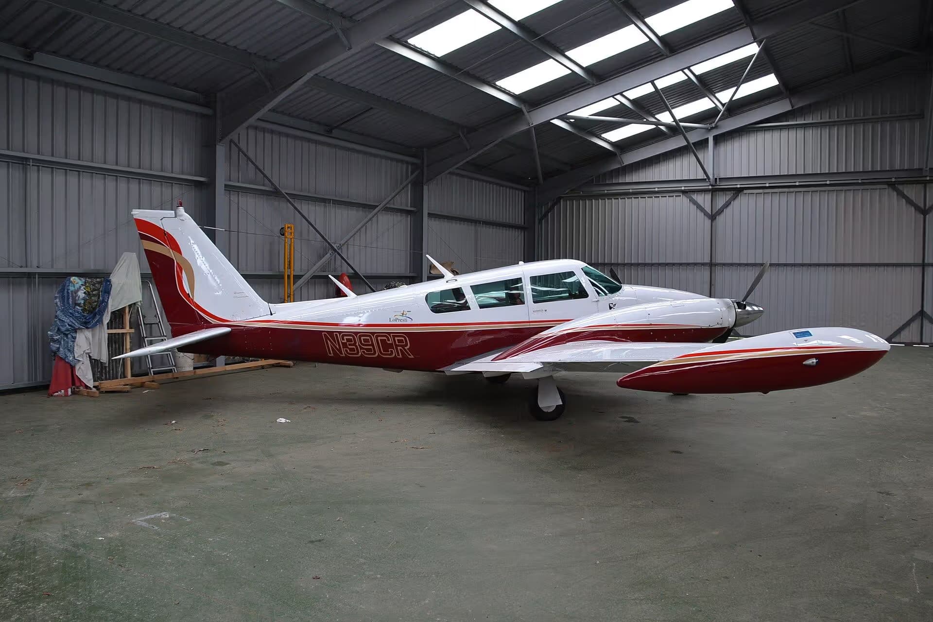 N39CR — Twin-engine aircraft