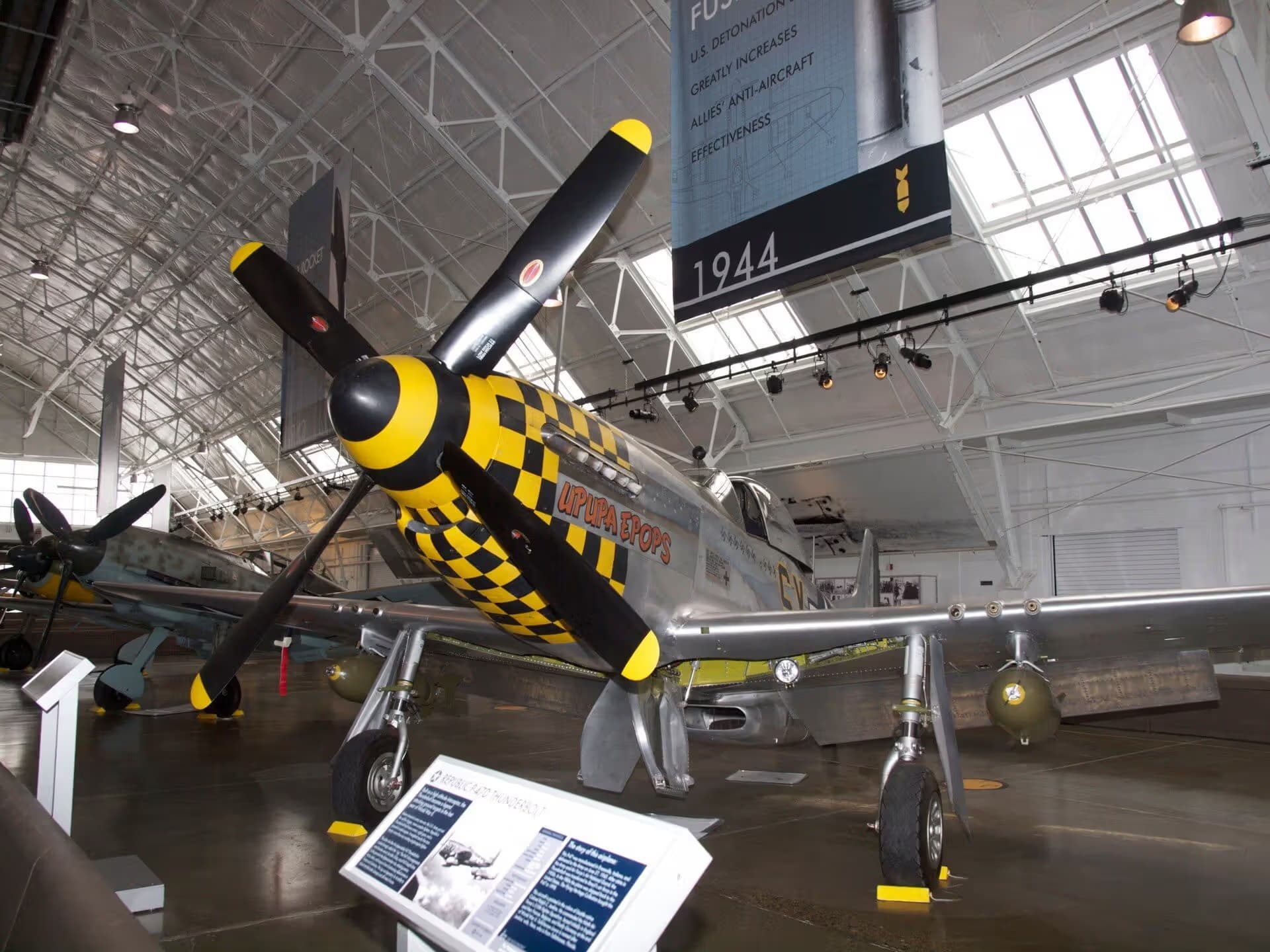 Unidentified — Single-engine aircraft