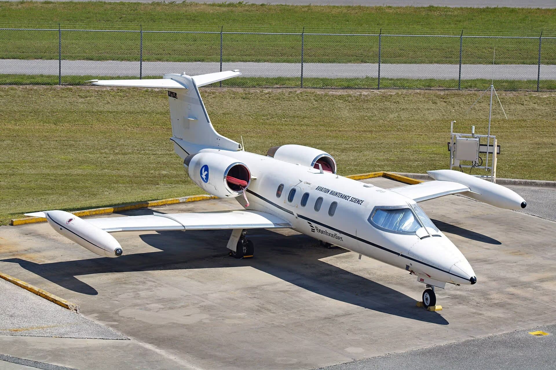 Unidentified — Business jet