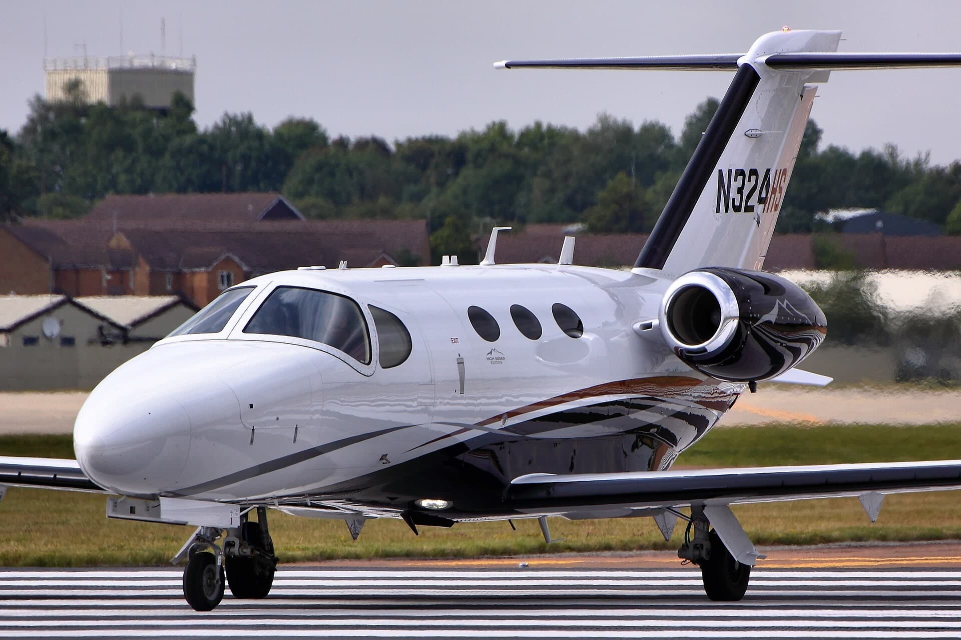 N324HS — Business jet