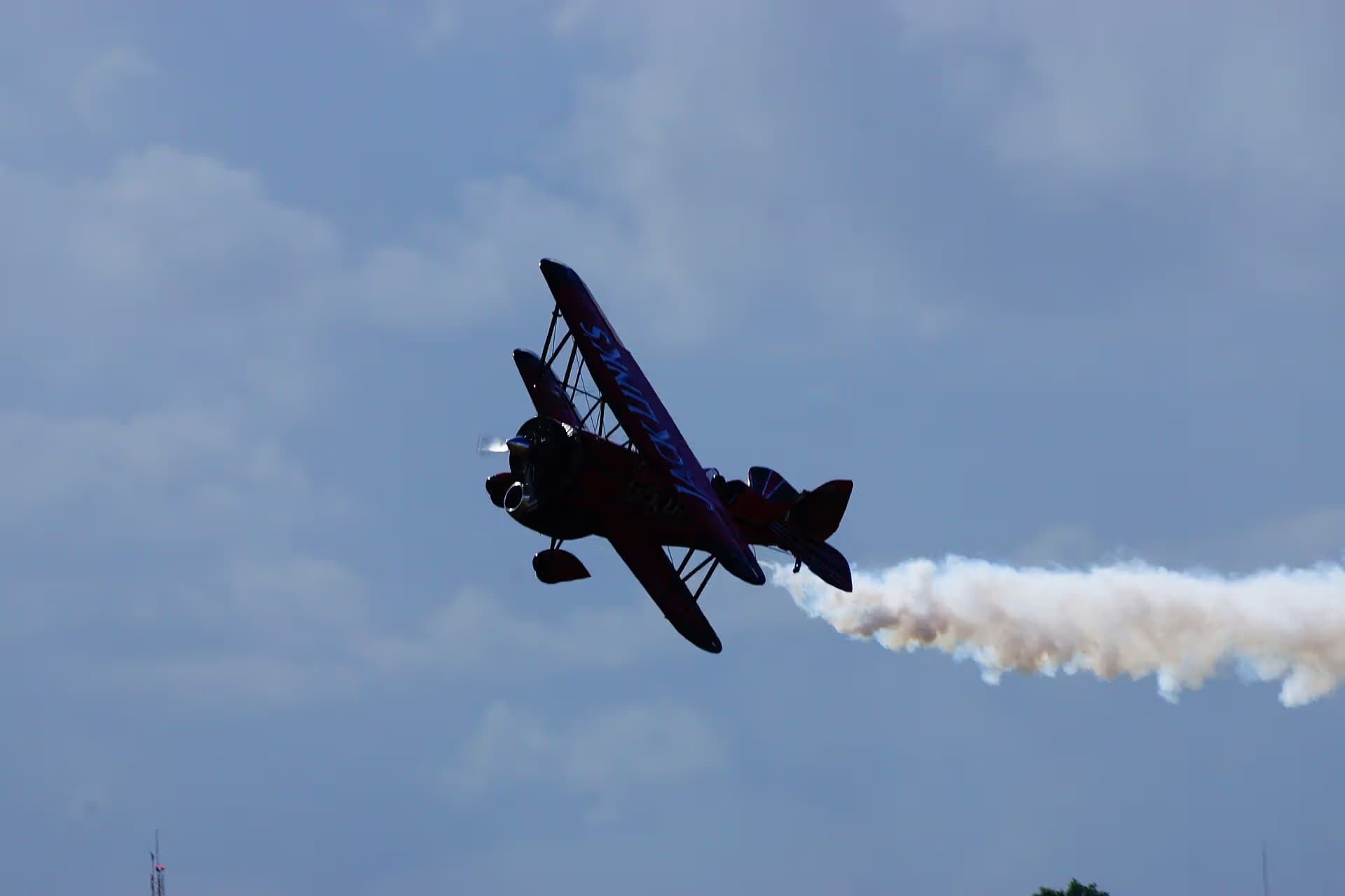Unidentified — Single-engine aircraft