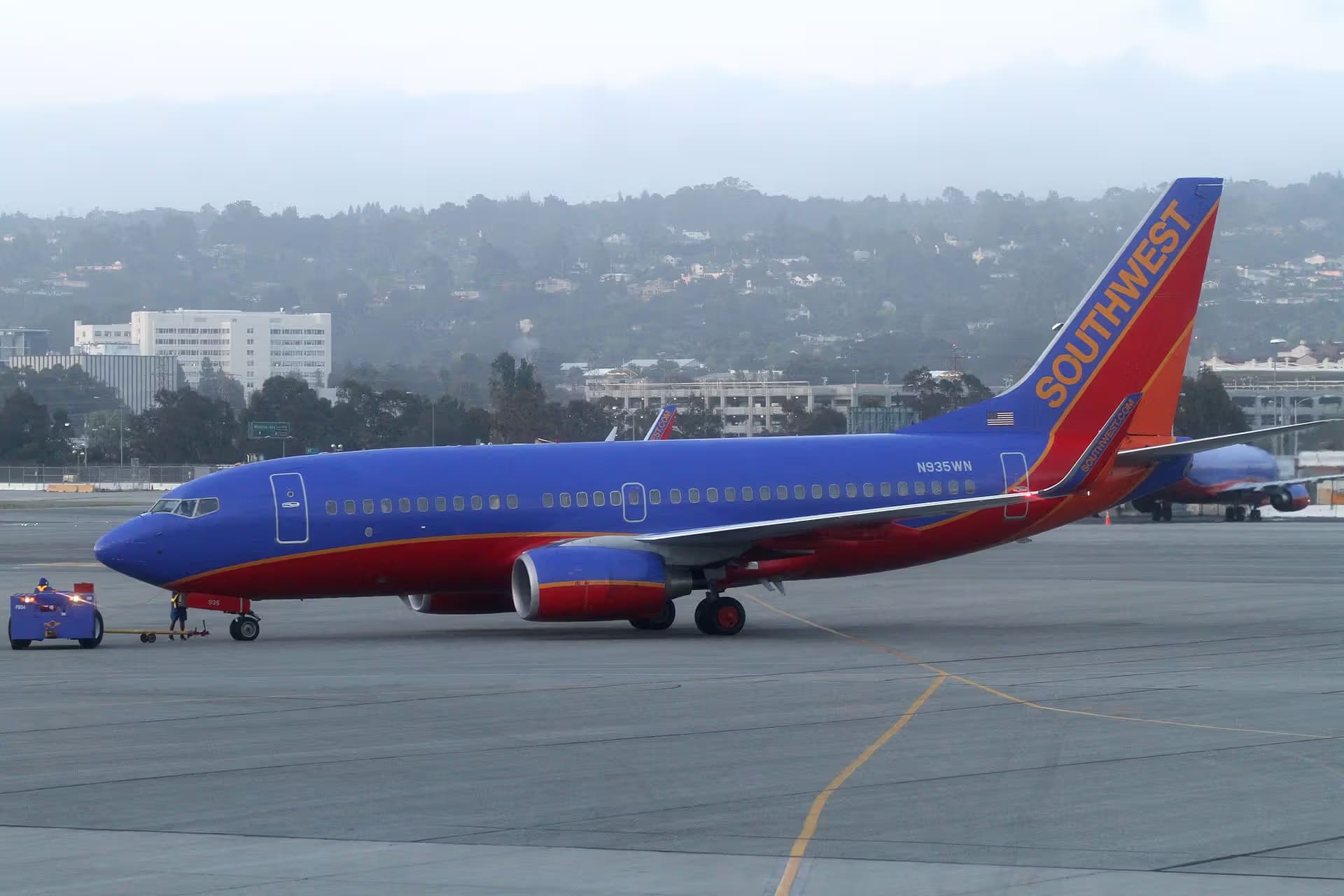 N935WN — Twin-engine aircraft