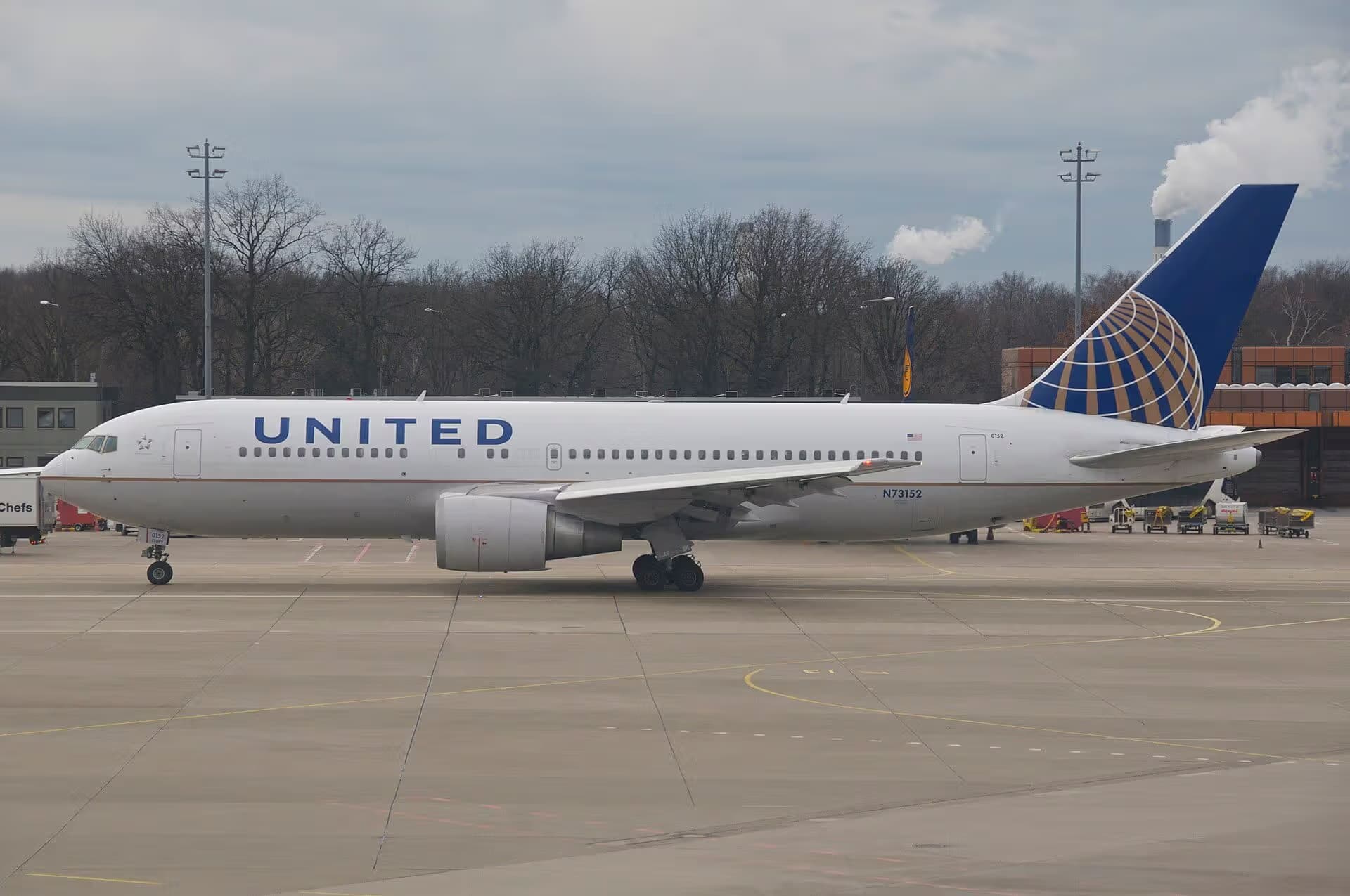 N73152 — Twin-engine aircraft