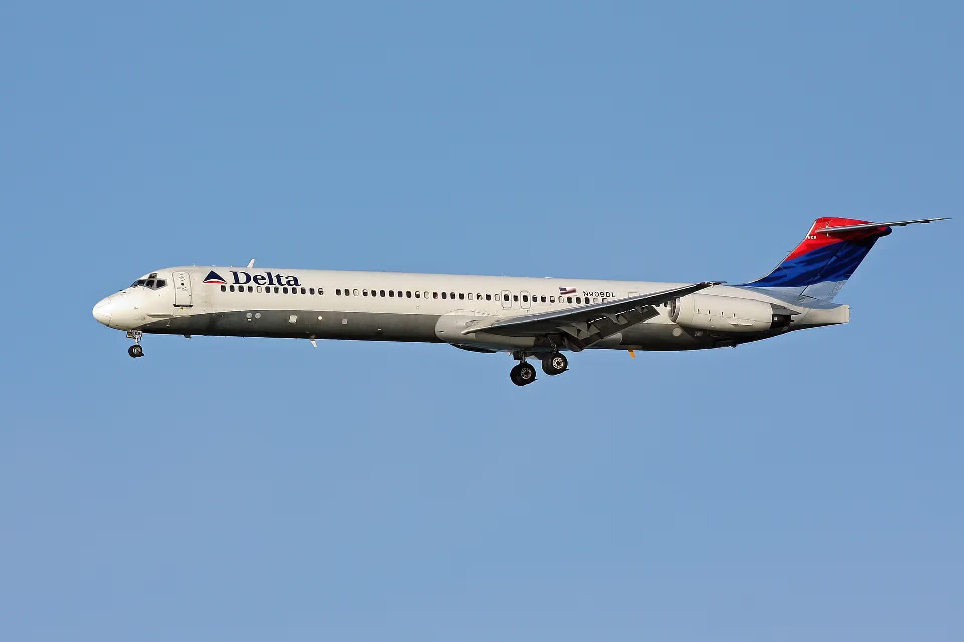 N909DL — Aircraft