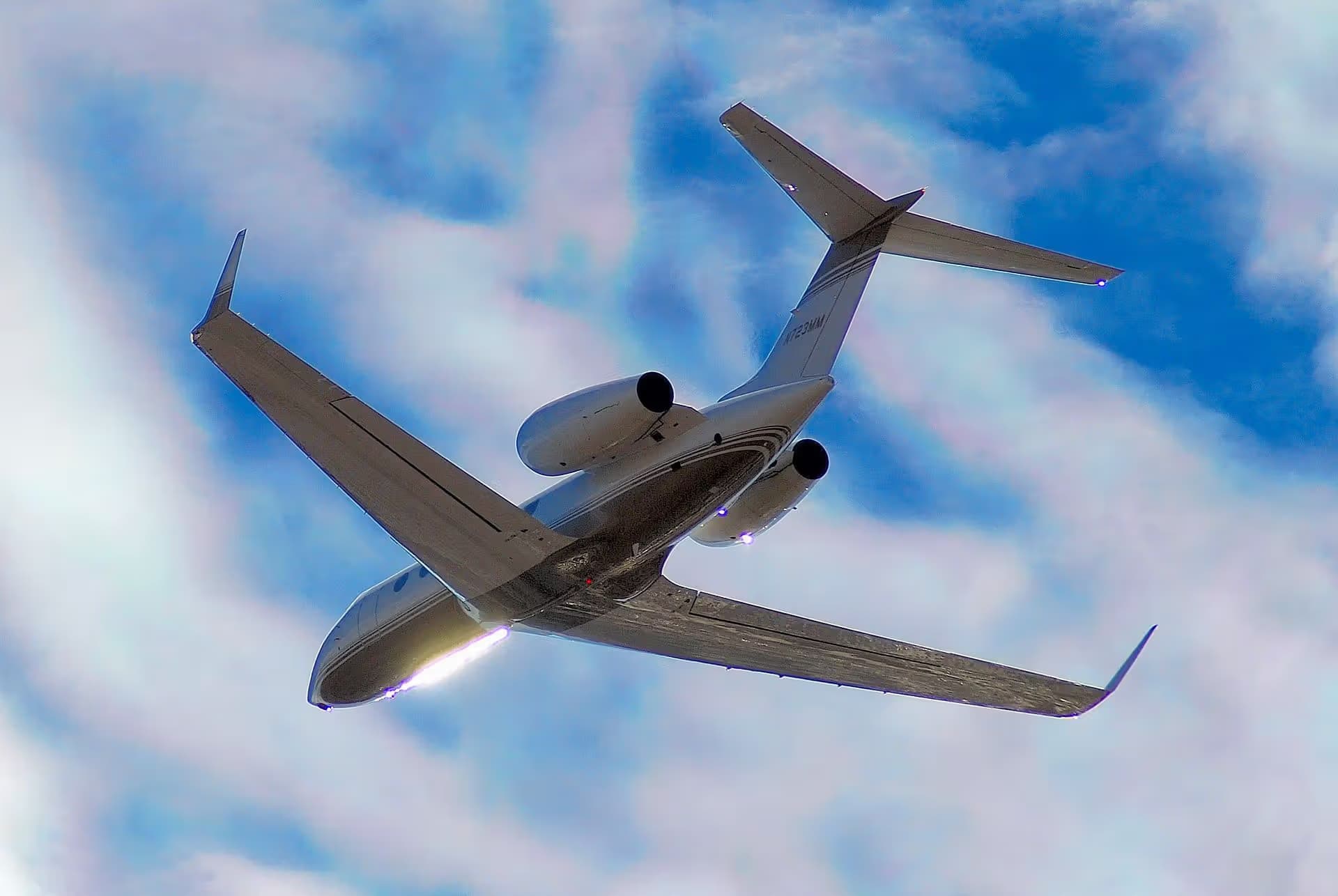 N723MM — Business jet