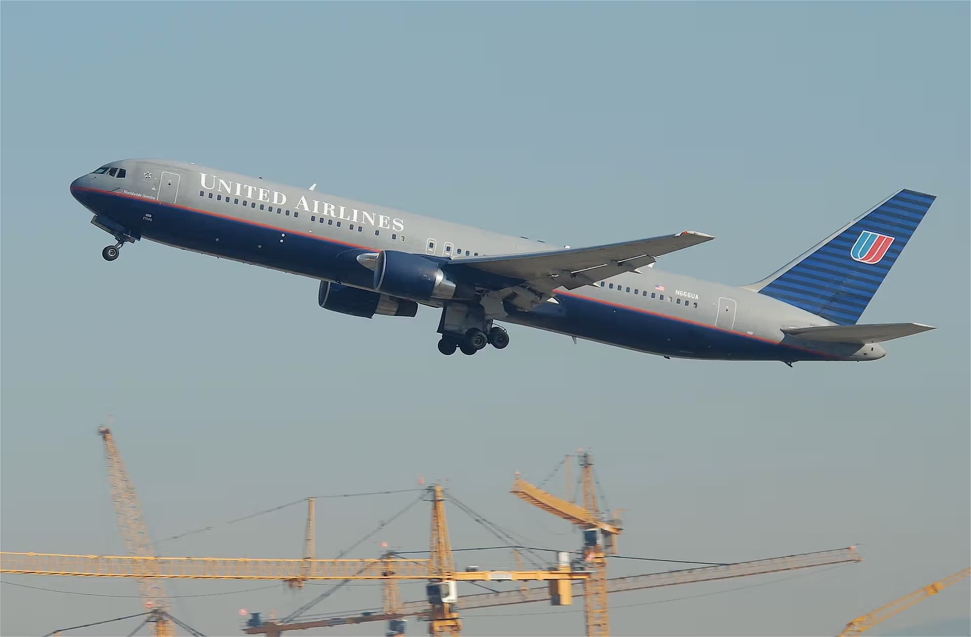N666UA — Boeing