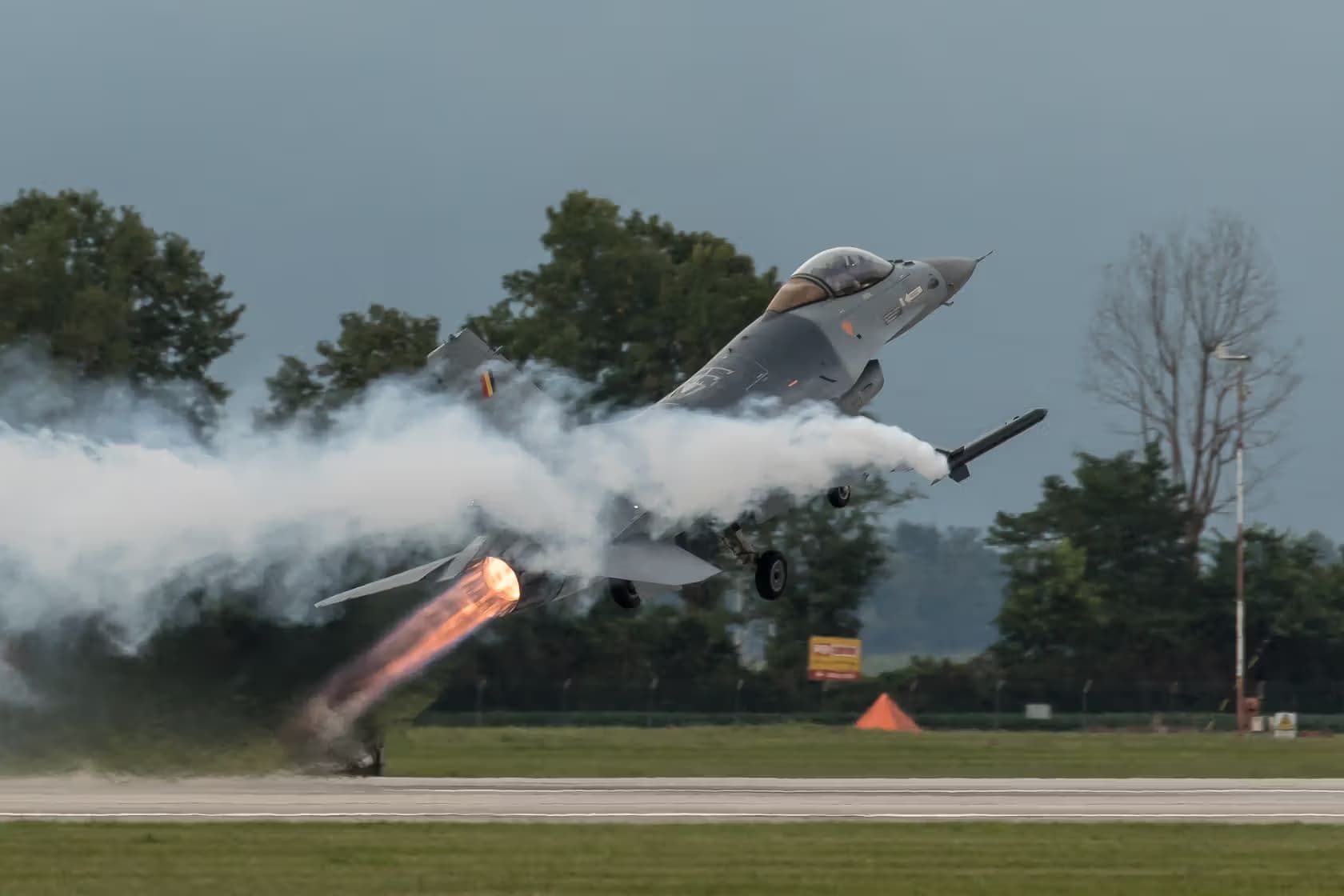Unidentified — Single-engine aircraft