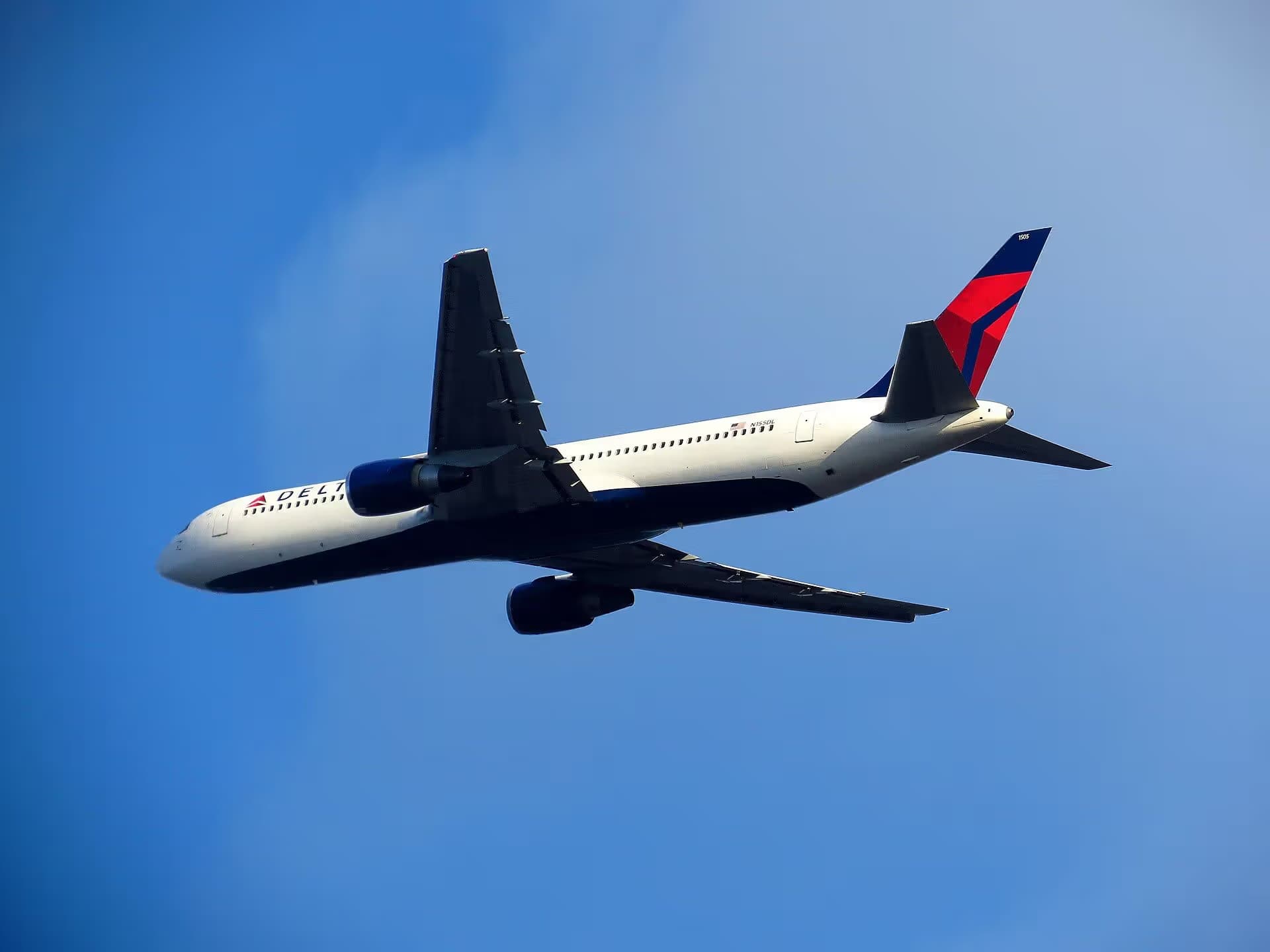 N155DL — Twin-engine aircraft