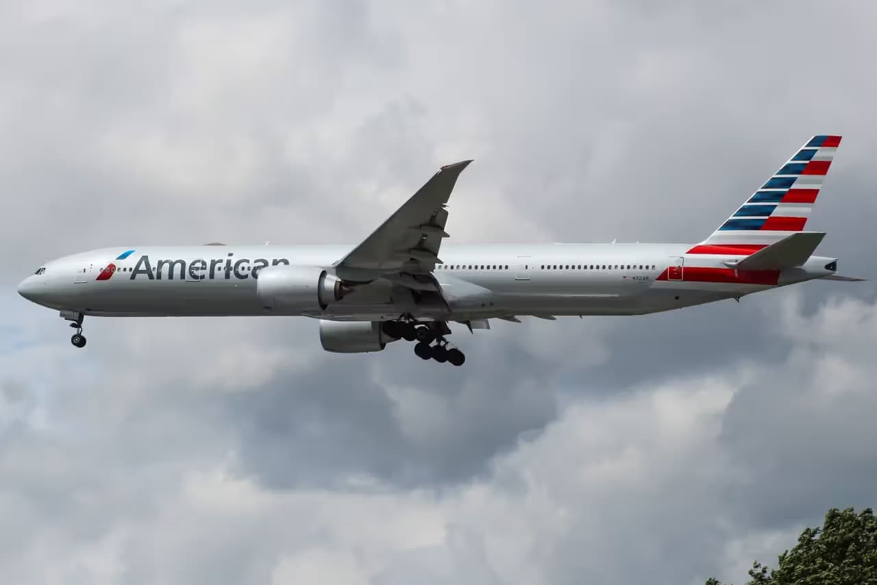 N721AN — Twin-engine aircraft