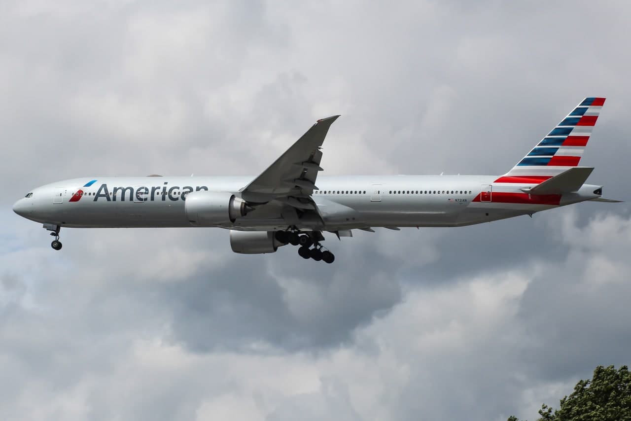 N721AN — Twin-engine aircraft