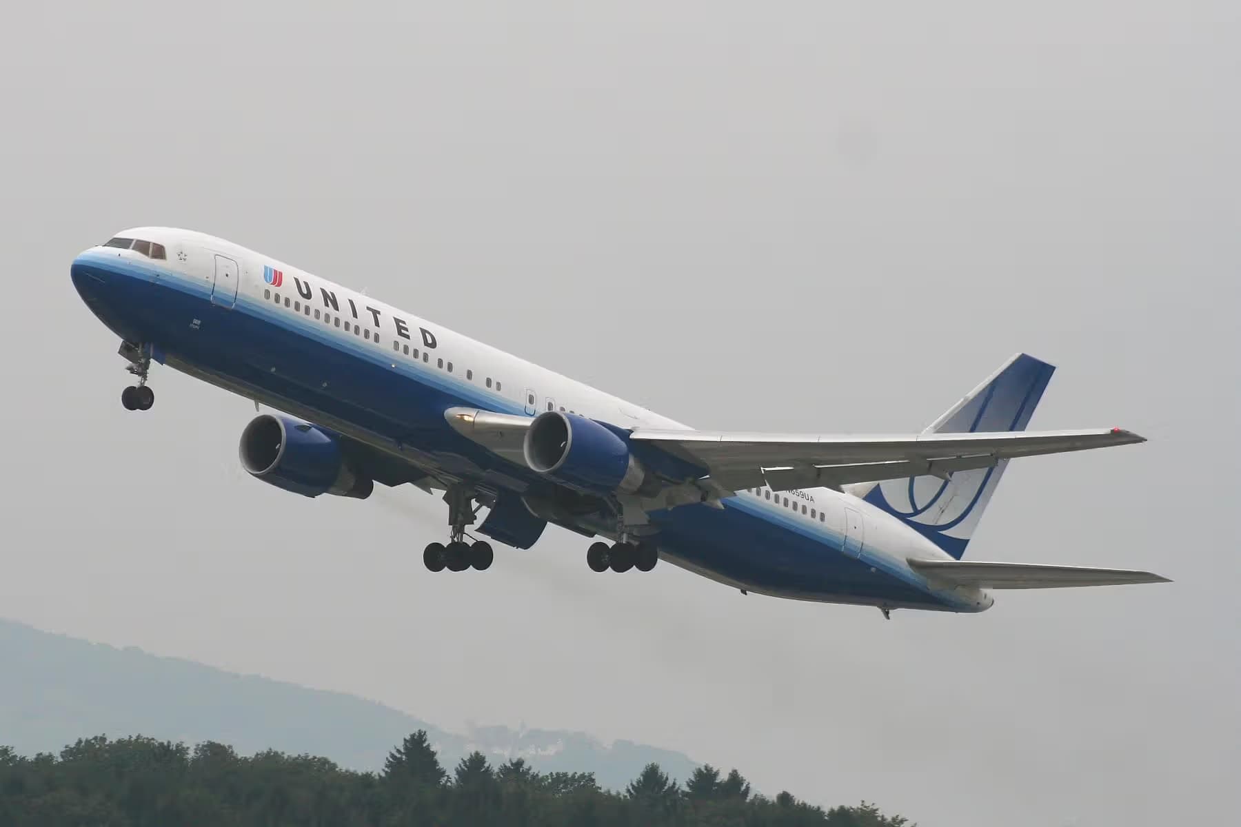 N659UA — Twin-engine aircraft