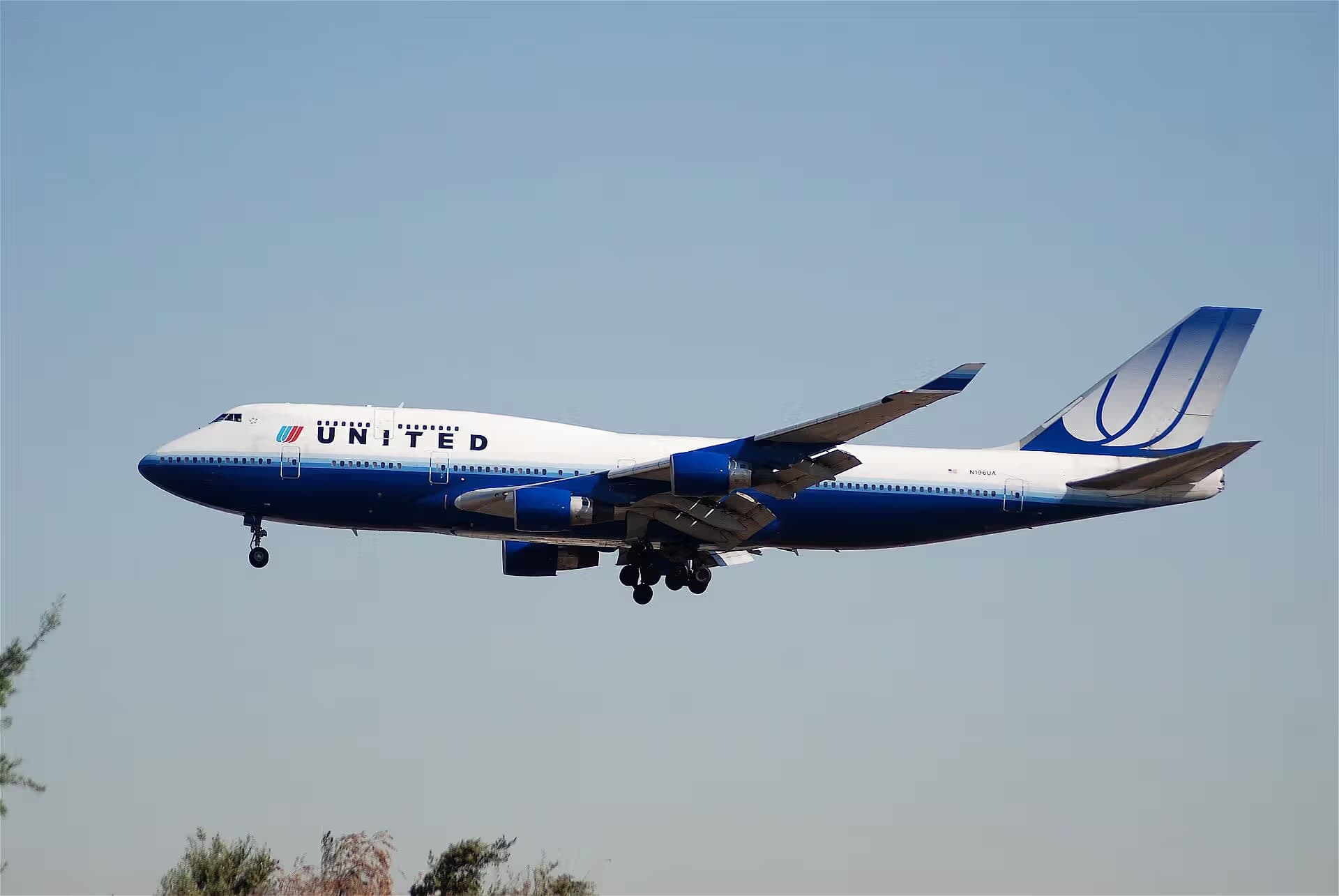 N196UA — Boeing at Los Angeles International Airport