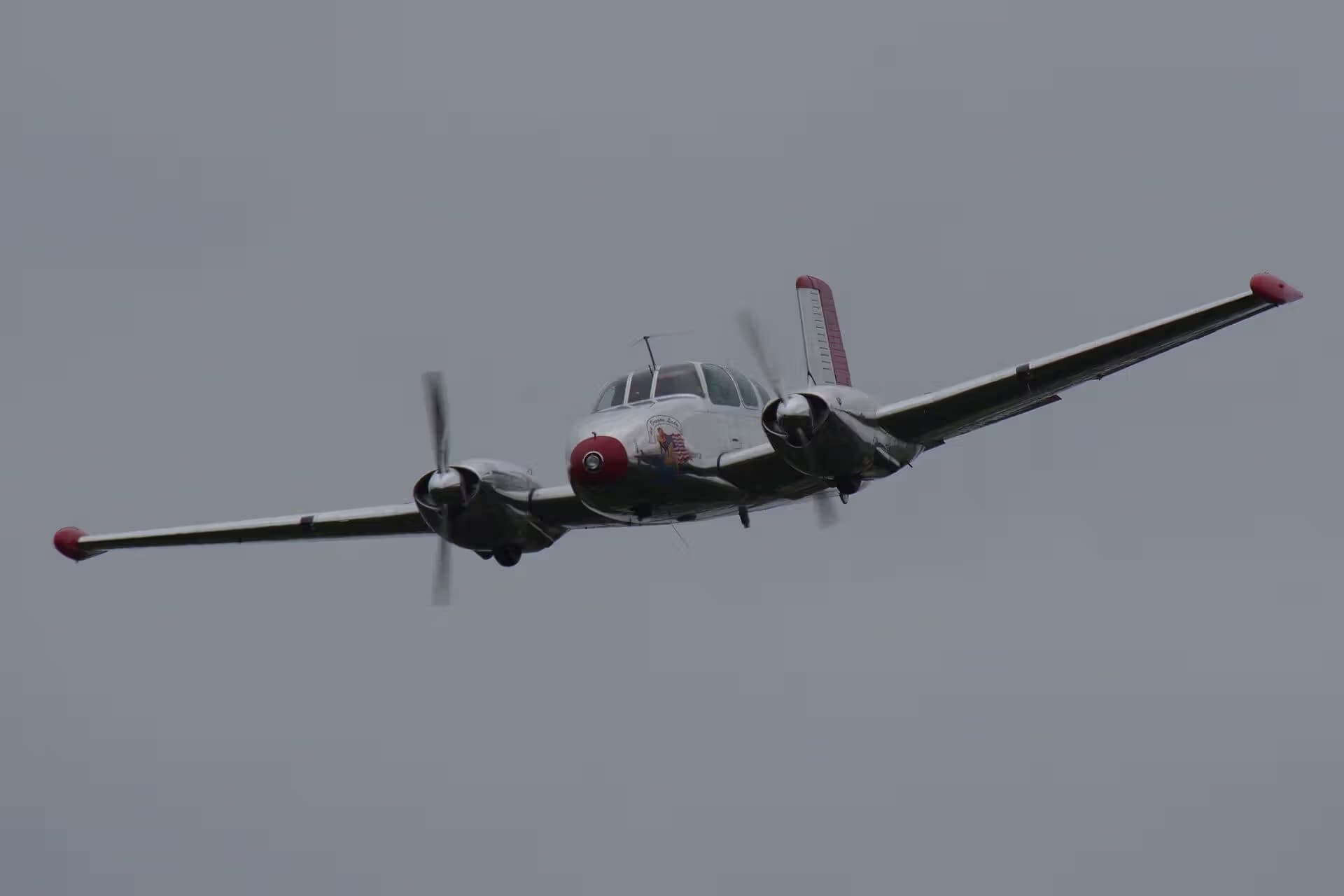 N3670B — Twin-engine aircraft