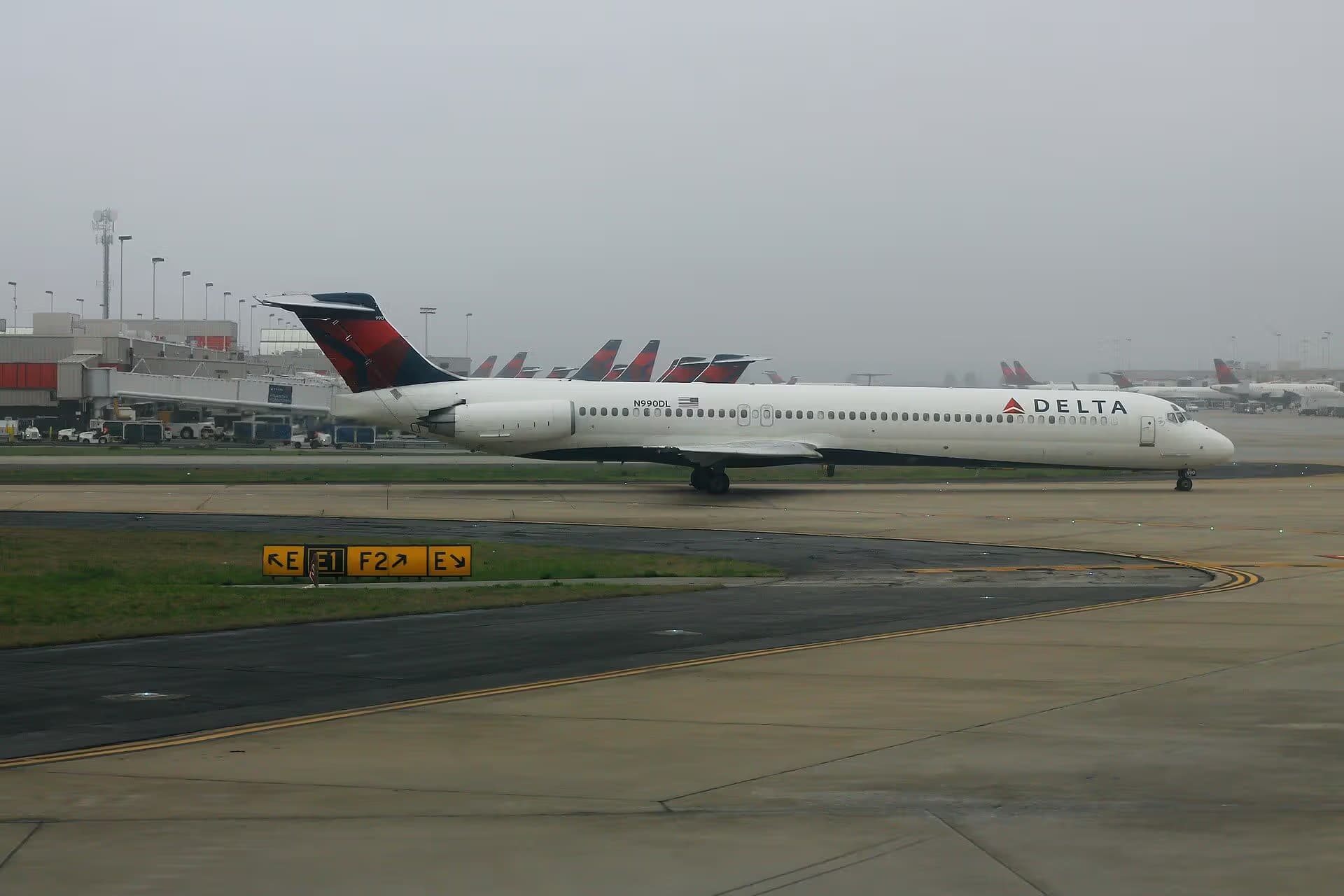 N990DL — Douglas