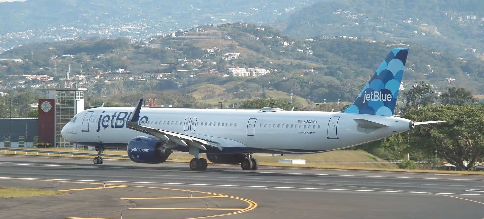 N2084J — Airbus