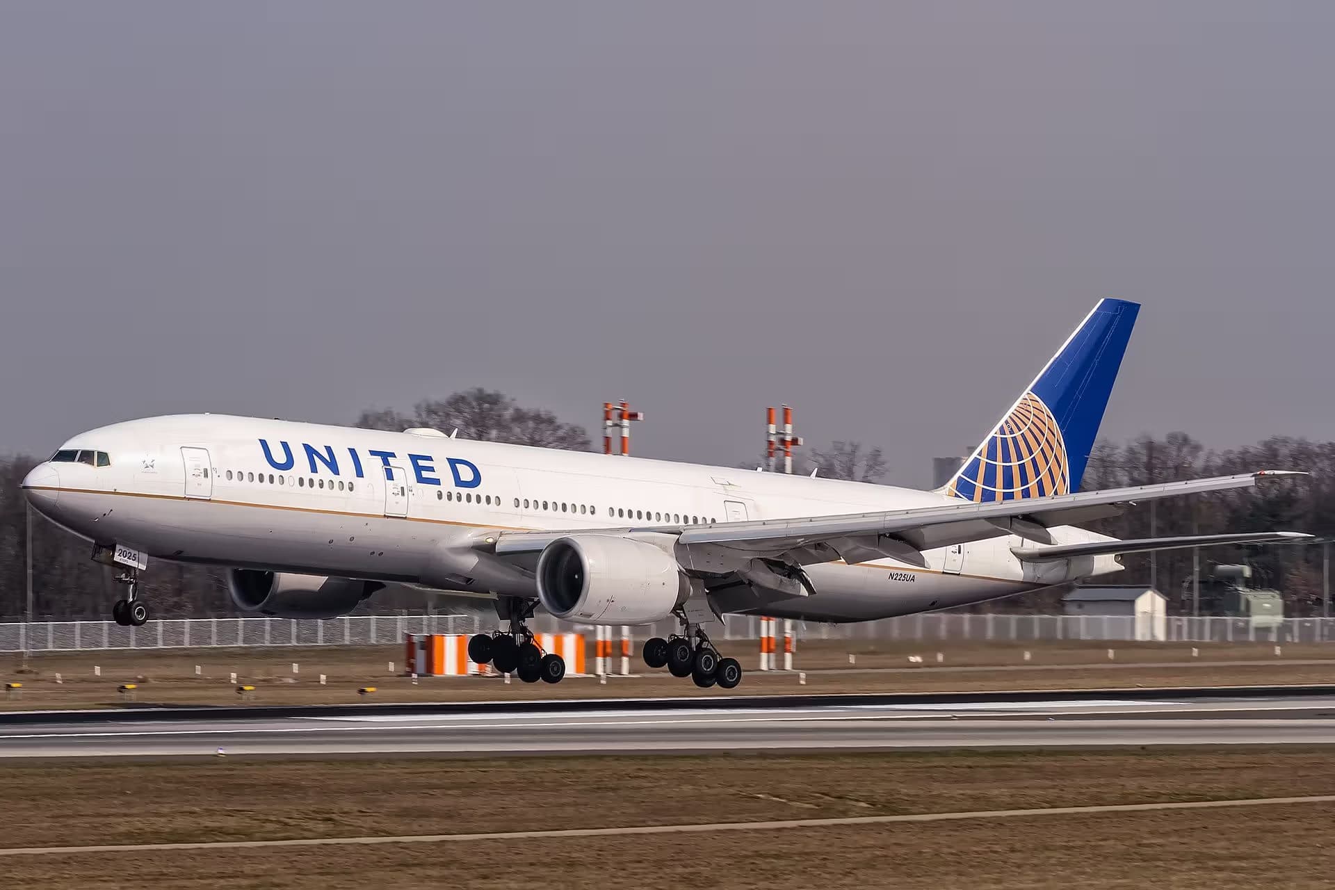 N225UA — Boeing