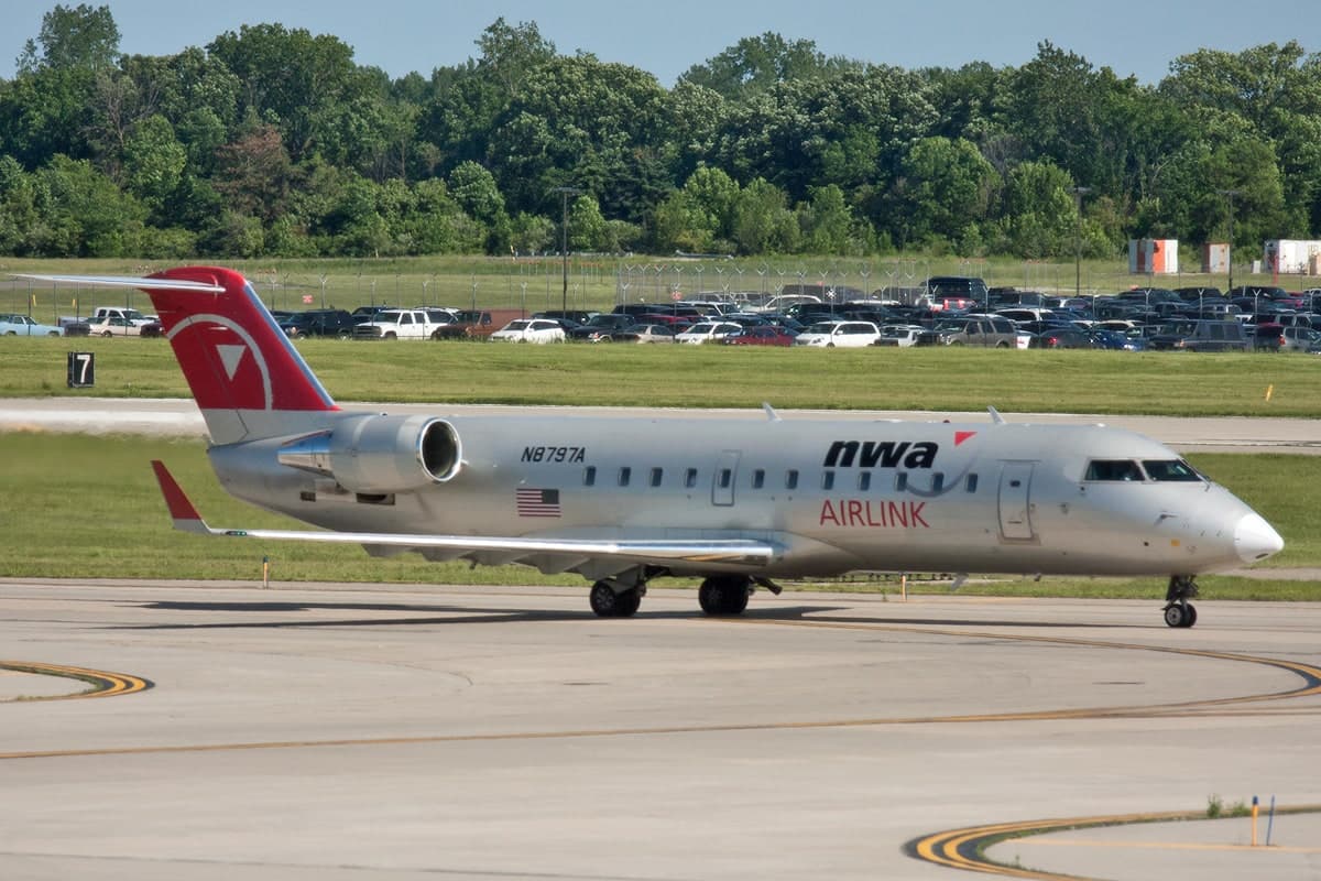 N8797A — Twin-engine aircraft